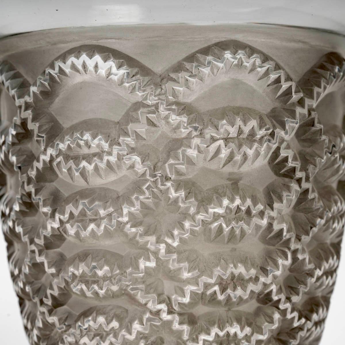 French 1935 René Lalique - Vase Guirlandes Frosted Glass With Grey Patina For Sale