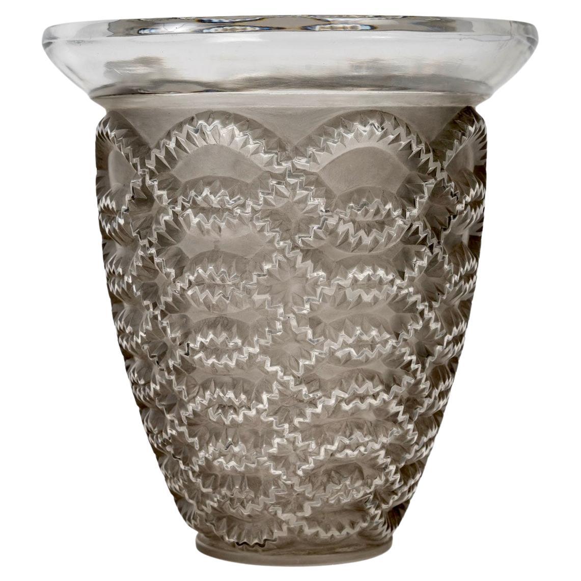 1935 René Lalique - Vase Guirlandes Milchglas mit grauer Patina im Angebot