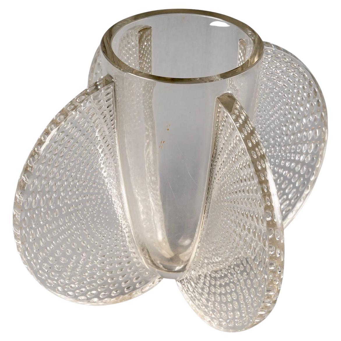 1935 René Lalique, Vase Orly Clear Glass For Sale at 1stDibs