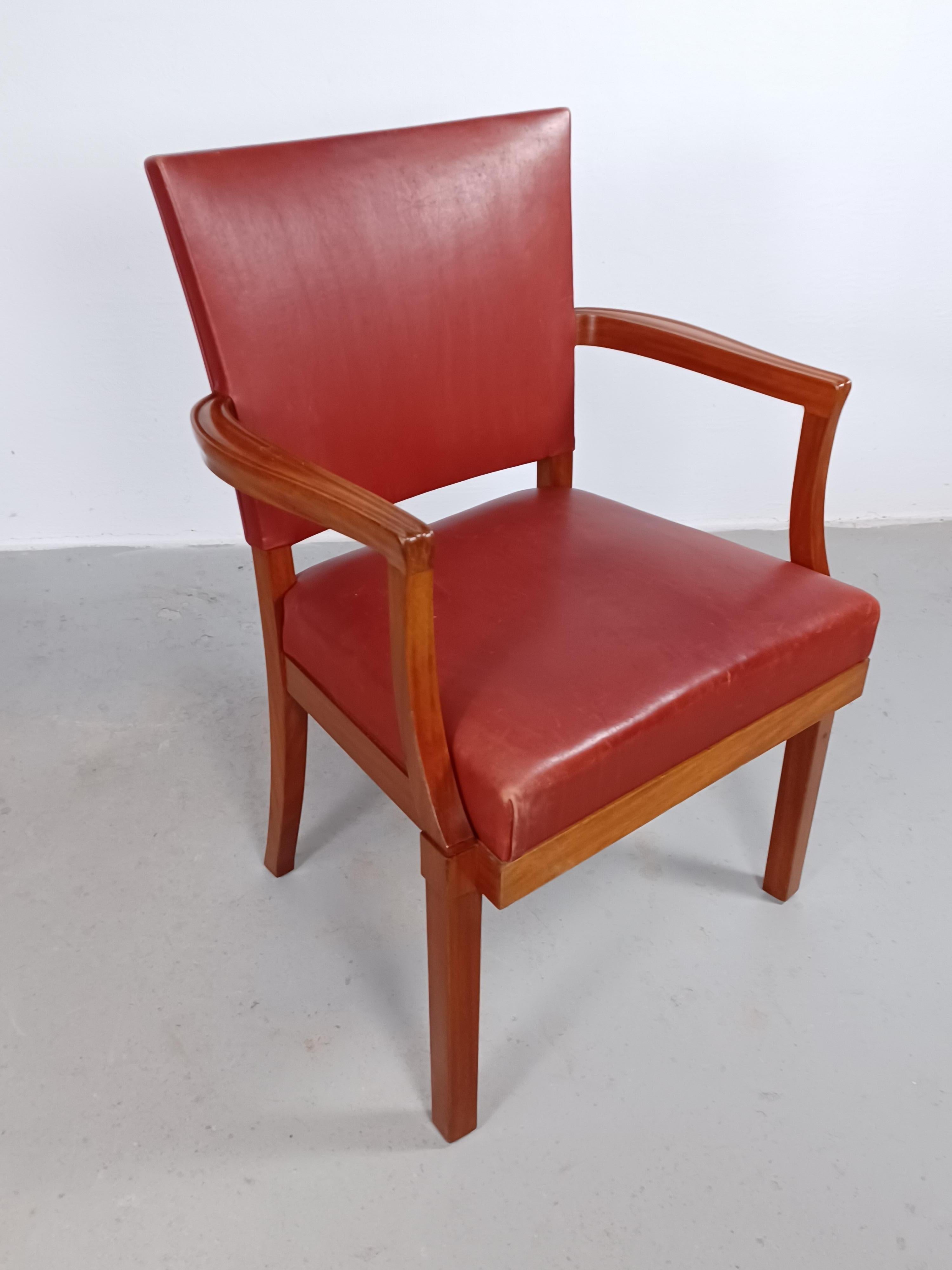 1935 Set aus zwei restaurierten Kaare Klint Barcelona-Stühlen oder Der rote Stuhl von Rud Rasmussen im Angebot 3