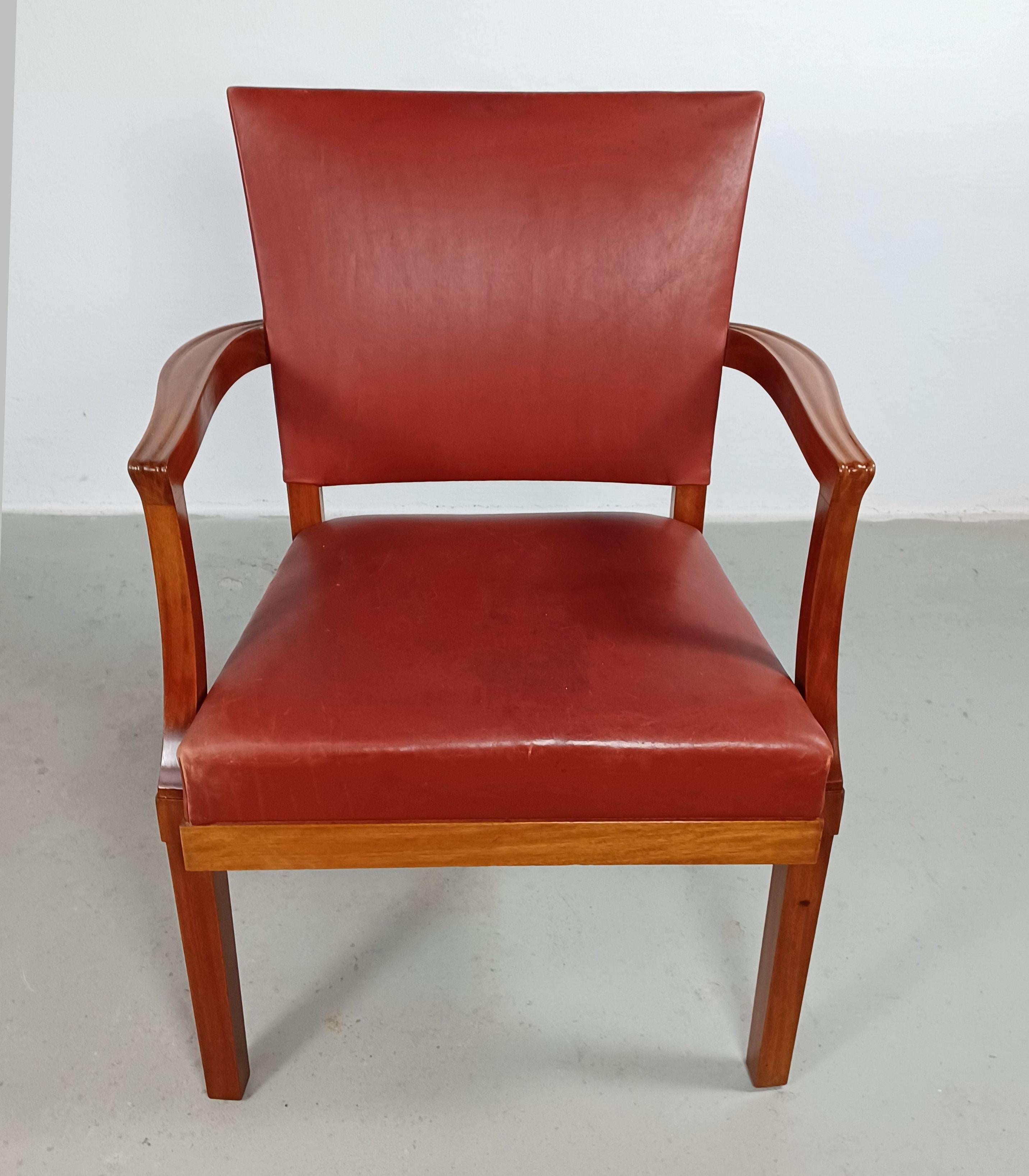 1935 Set aus zwei restaurierten Kaare Klint Barcelona-Stühlen oder Der rote Stuhl von Rud Rasmussen (Skandinavische Moderne) im Angebot