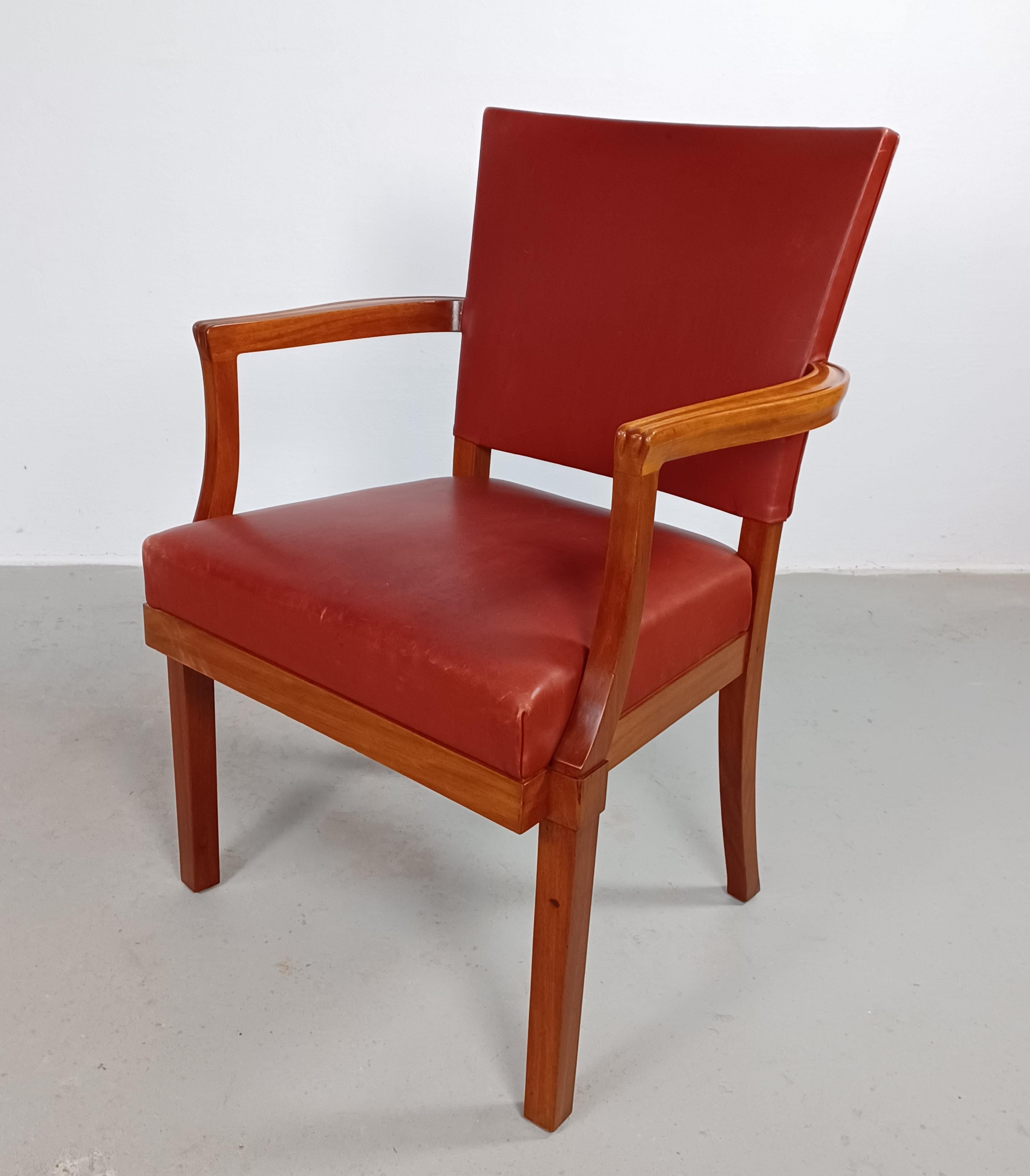 1935 Set aus zwei restaurierten Kaare Klint Barcelona-Stühlen oder Der rote Stuhl von Rud Rasmussen im Zustand „Gut“ im Angebot in Knebel, DK