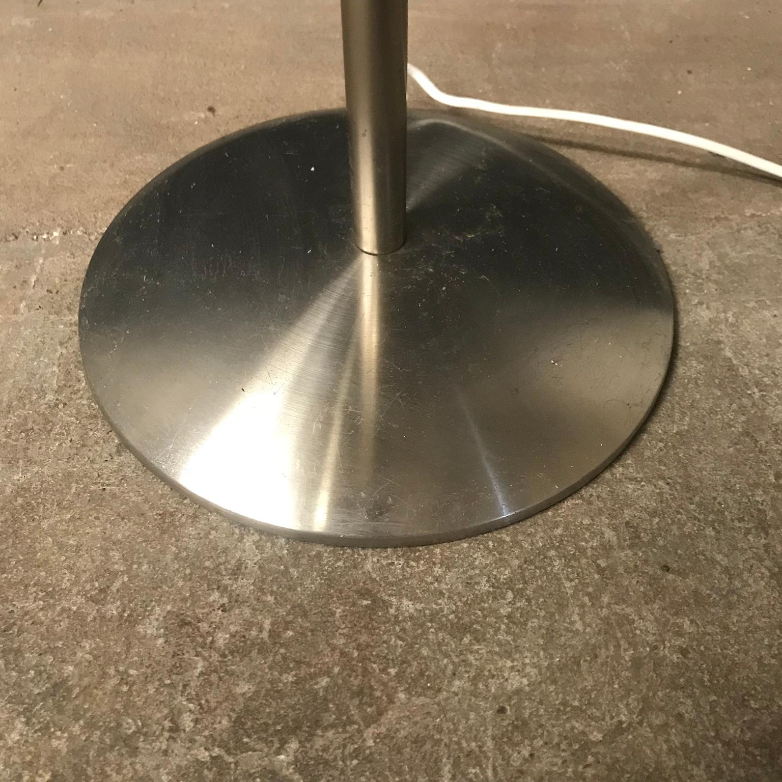 1935, W.H. Gispen-Lampe 6004 oder 640b in gutem Zustand (Metall) im Angebot