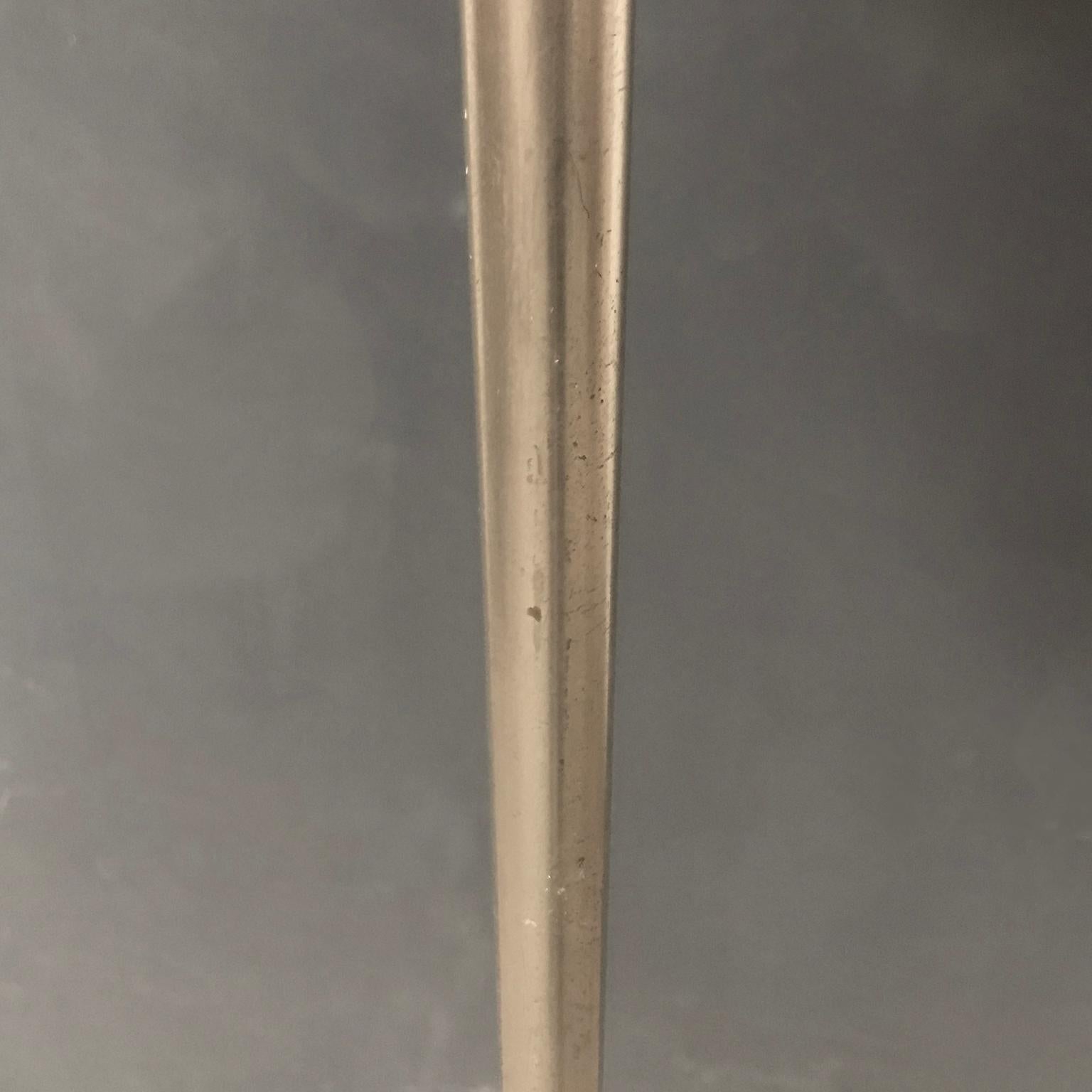 1935, W.H. Lampe Gispen 6004 ou 640b en bon état en vente 1