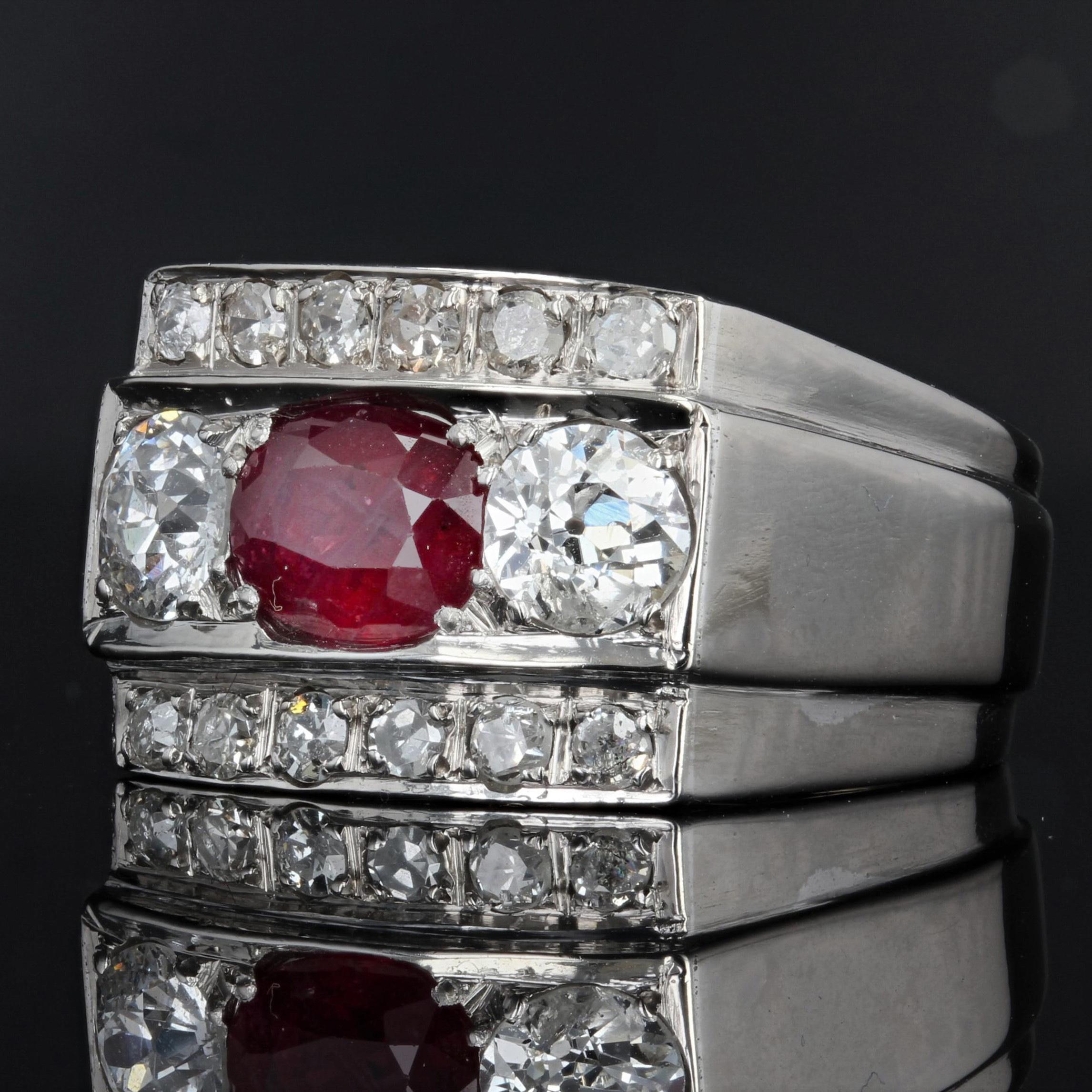 1935s Art Deco 1.40 Carat Ruby Diamonds Platinum Signet Ring In Good Condition In Poitiers, FR