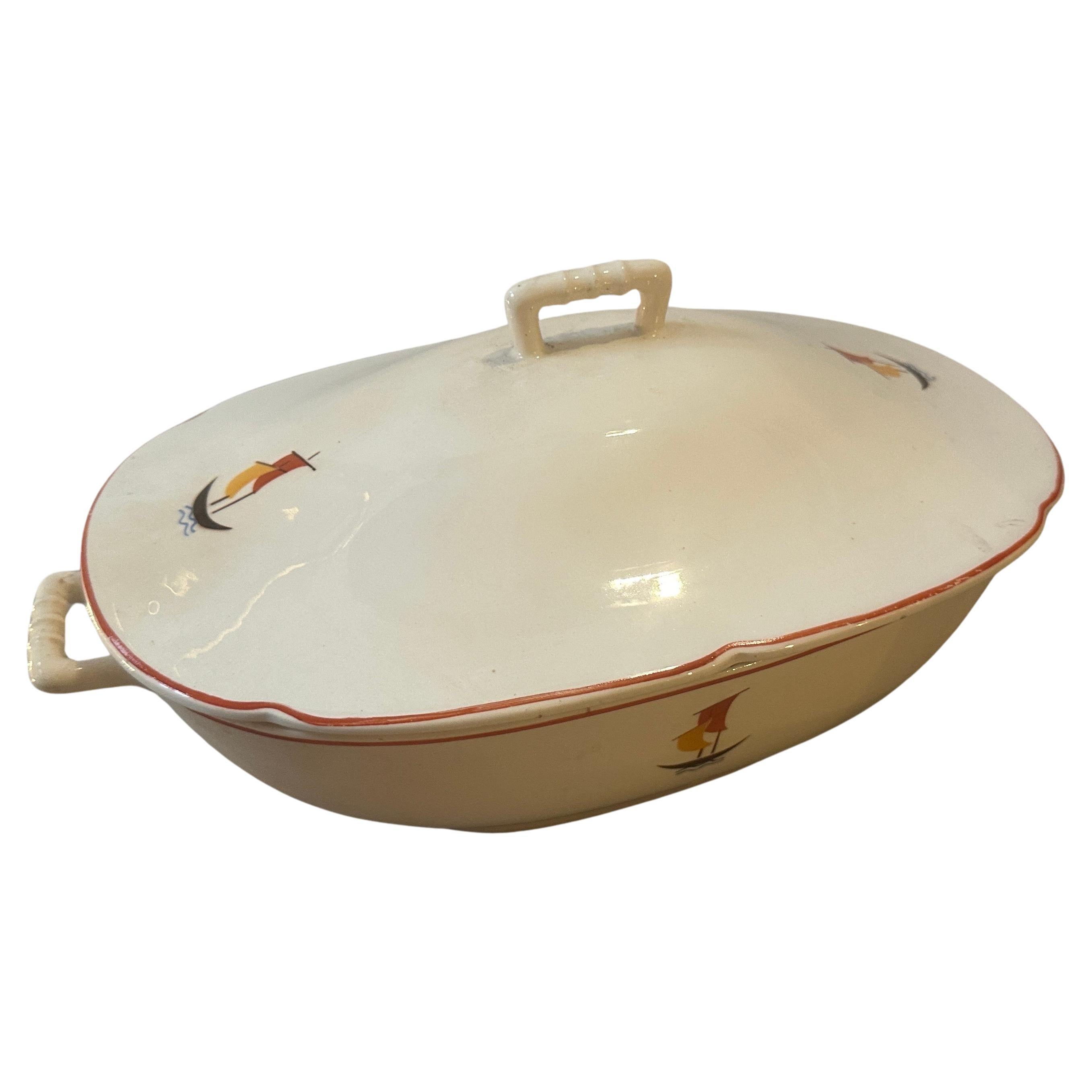 A ceramic soup tureen manufactured by S. C. Richard in Italy in the 1935, decor representing a sail boat has been designed by Gio Ponti. Soup tureen was part of a dinner service, it's marked on the bottom and in perfect conditions. Gio Ponti was an