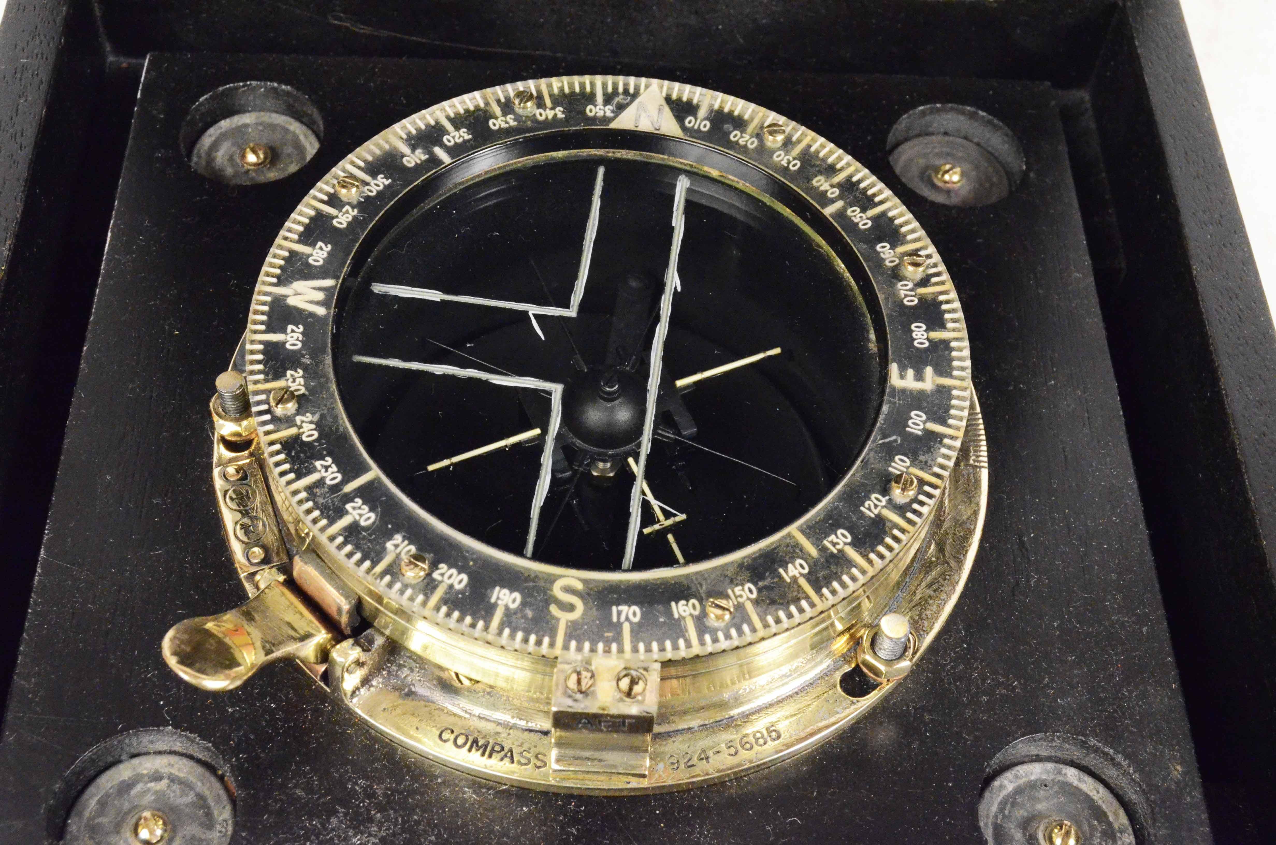 1935s Brass Aviation Compass Used forBoeing B-17 Flyin Fortress American Bomber  In Good Condition In Milan, IT