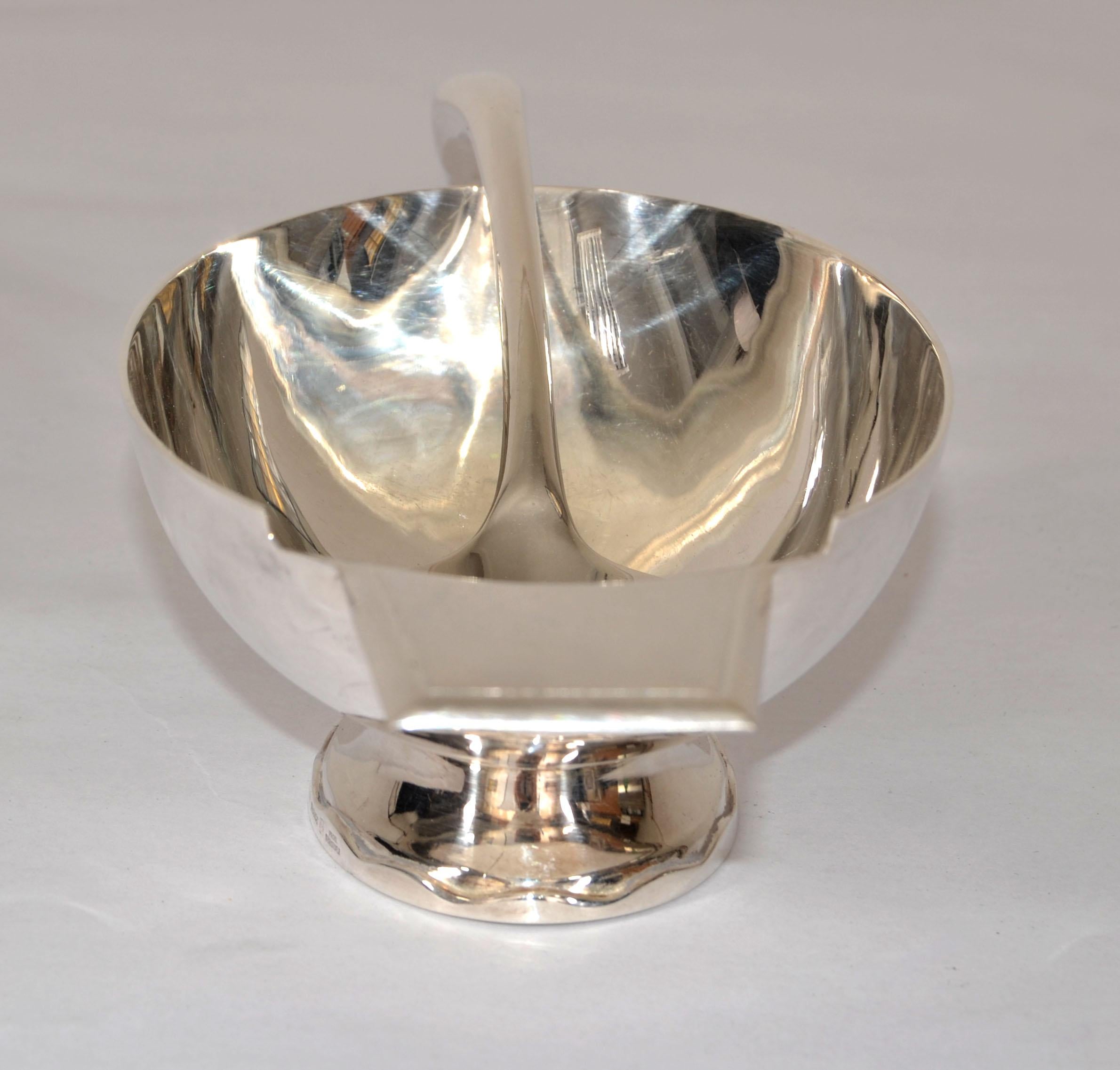 1935s Christofle France Gallia Silver Plate Sauceboat & Swan Ladle Art Deco In Good Condition For Sale In Miami, FL