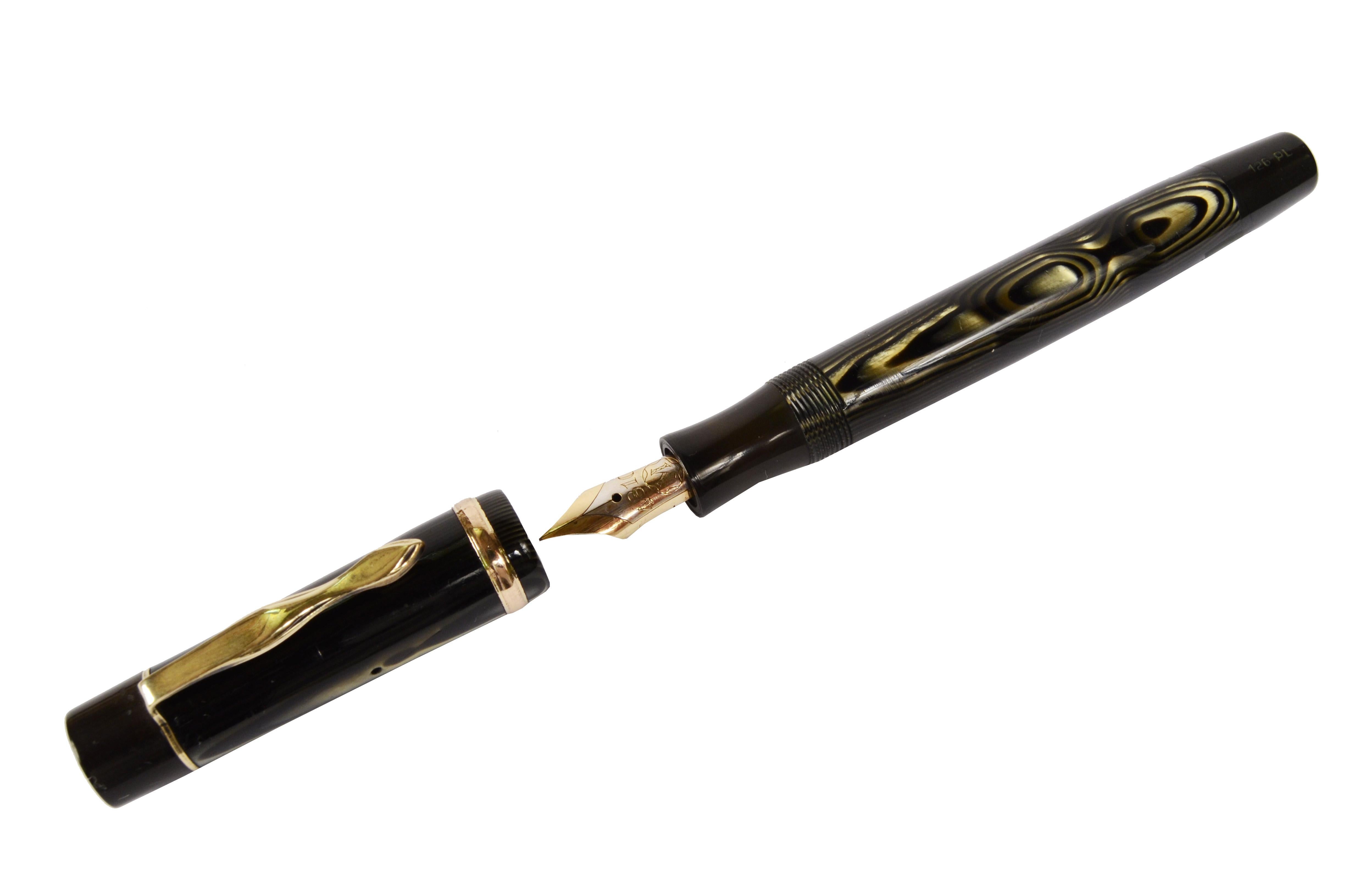 Montblanc Meisterstuck 126PL (Platinum Lined) precious and rare fountain pen produced between 1935 and 1938 in platinum and black cellouloid with button filling, gold-plated clip and cap ring, original two-color nib 4810 size M. Length 12.3 cm –