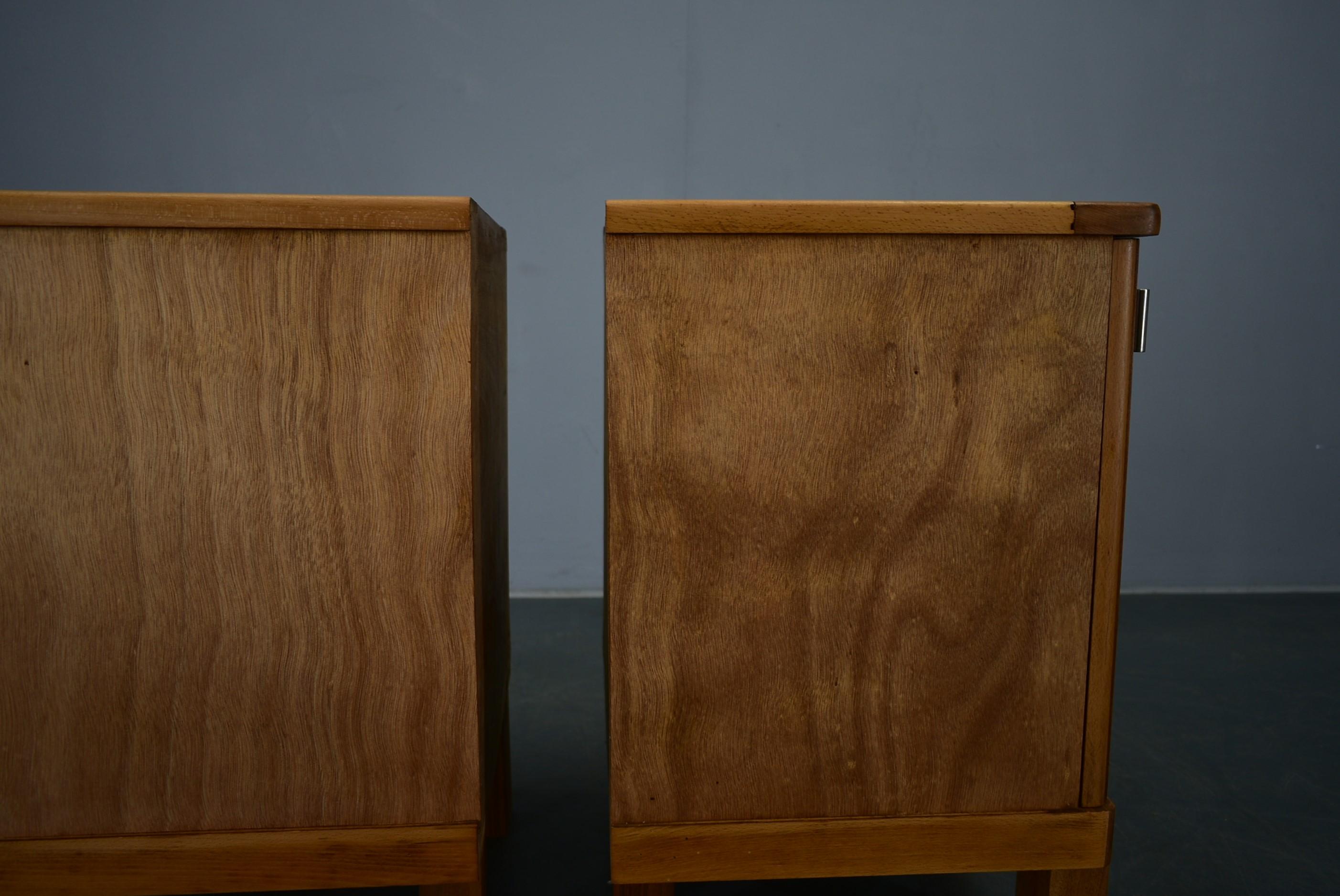 Pareja de raras mesillas de noche Art Decó de los años 1935, Checoslovaquia en venta 7