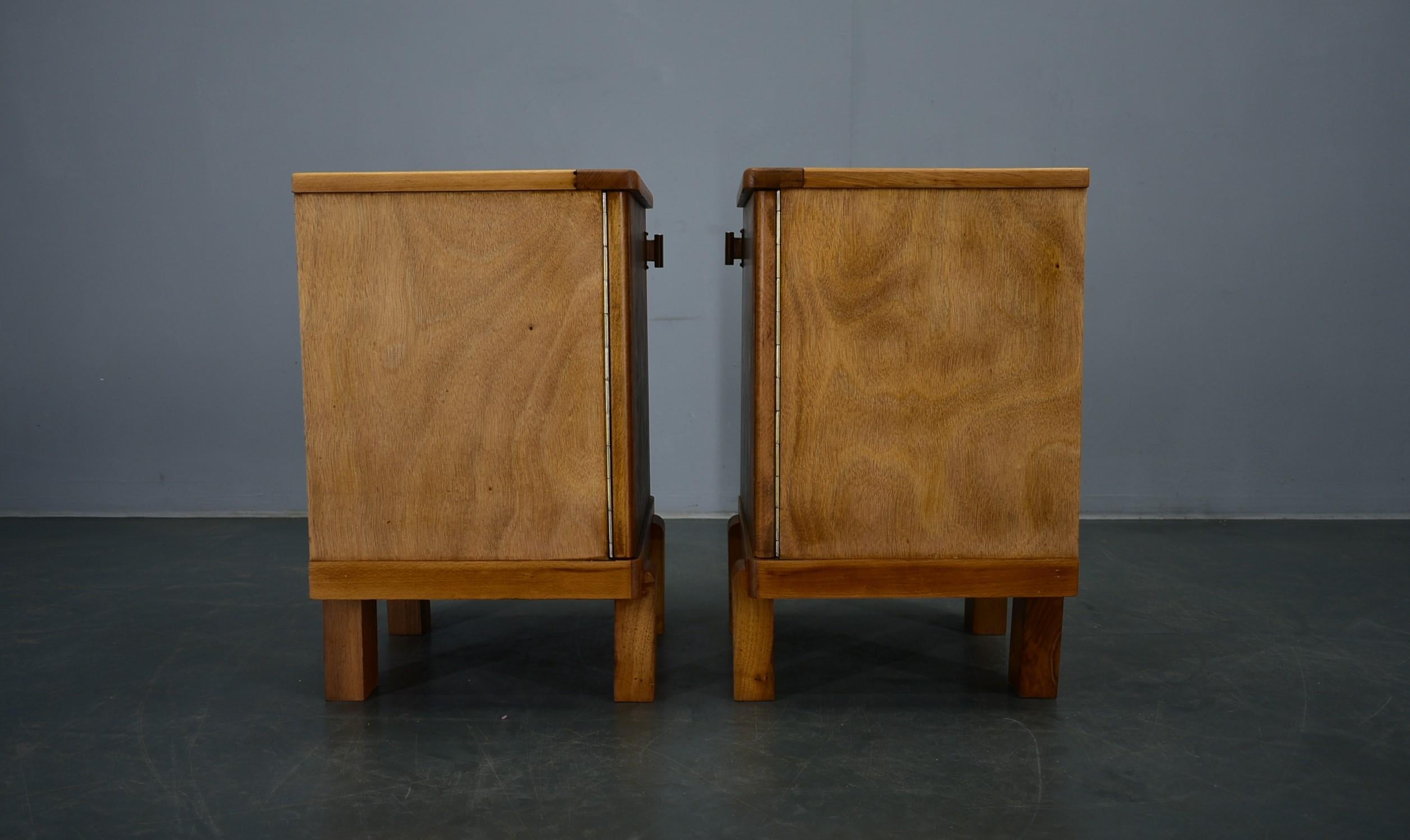 Pareja de raras mesillas de noche Art Decó de los años 1935, Checoslovaquia en venta 10