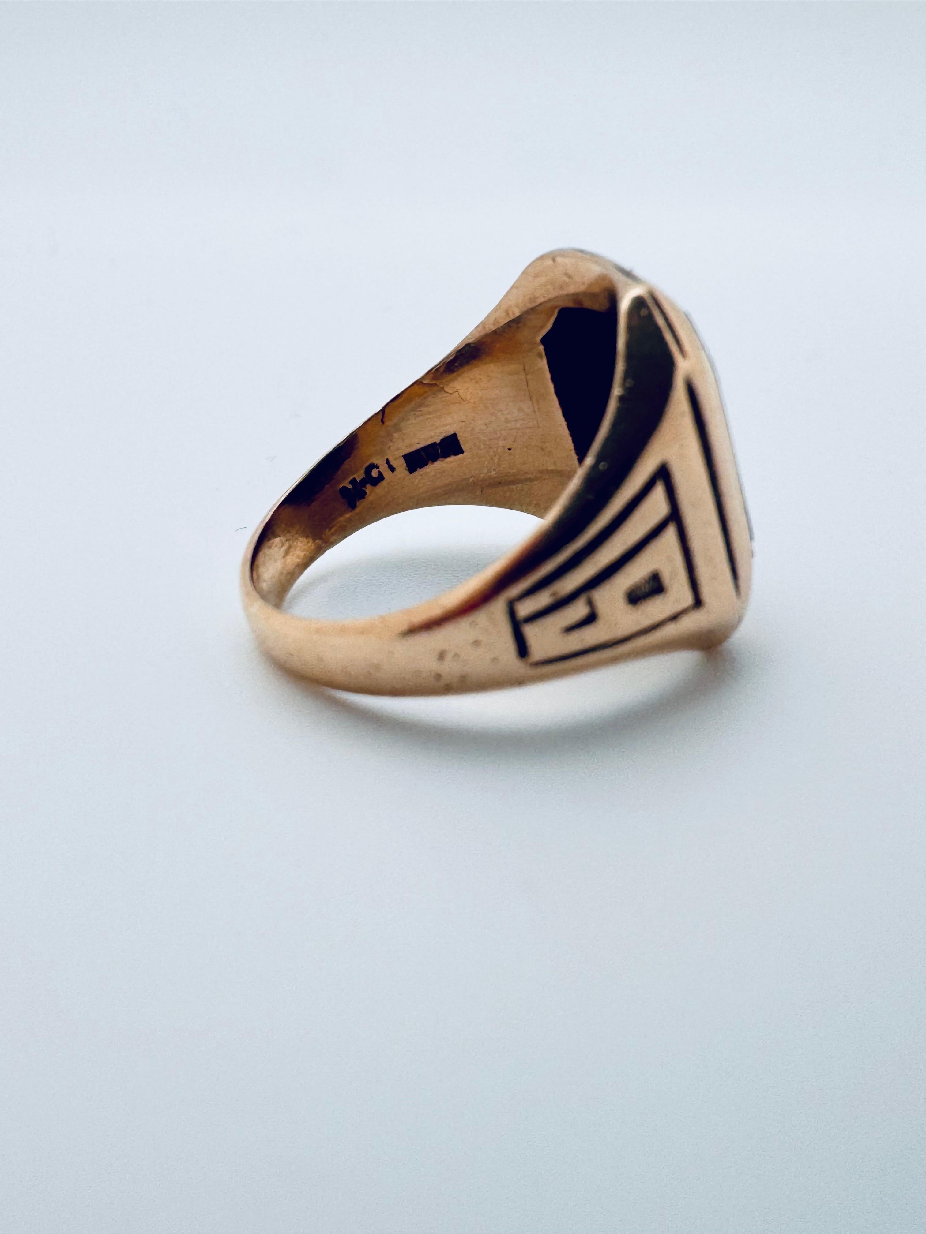 Uomo **1936 Anello di classe in oro giallo 10 carati con onice nero** in vendita