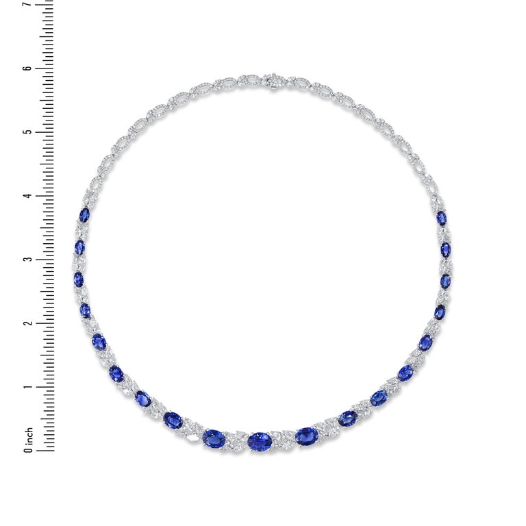 19.36 Carat Oval Cut Blue Sapphire and 10.47 Carat White Diamond Luxury Necklace For Sale 2