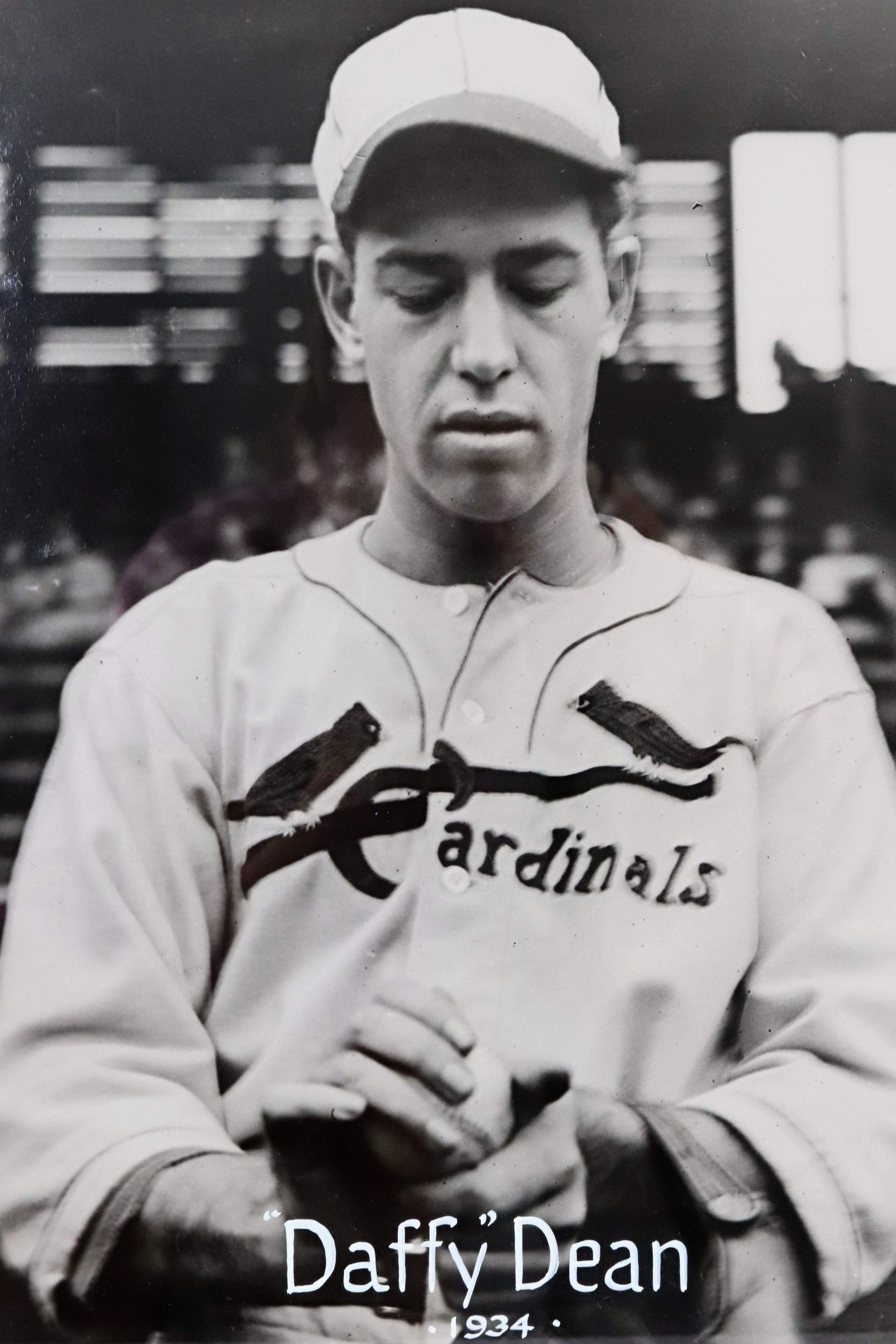 1936 Gerahmte Baseballspieler Paul Daffy Dean Originalfotografie (amerikanisch) im Angebot