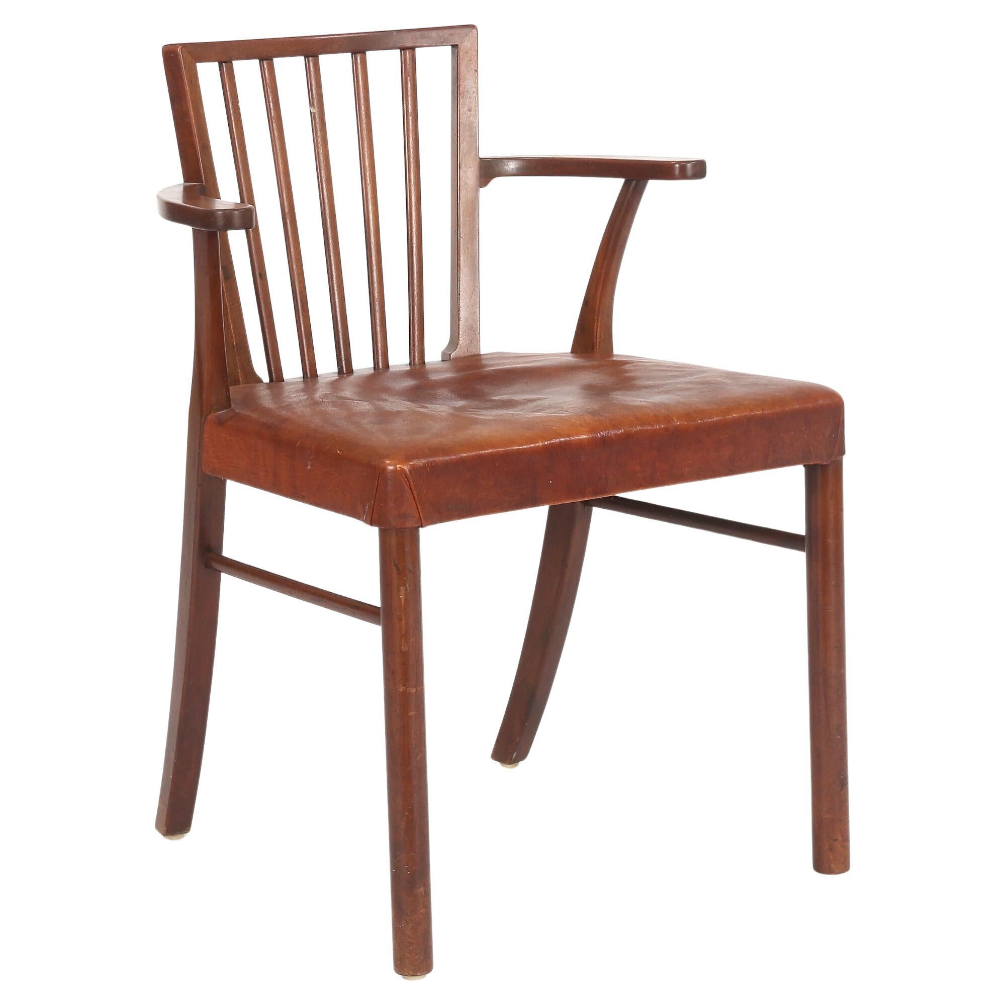 1936 Hansen & Johansen Fauteuil en bois massif, pieds avant ronds, pieds arrière inclinés