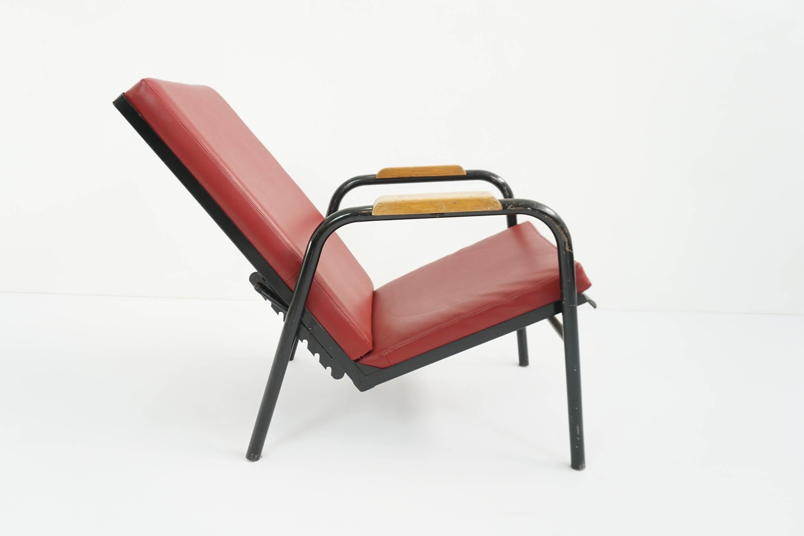 Fauteuil réglable très rare et totalement original provenant du Sanatorium Martel de Janville, Plateau d'Assy, Haute-Savoie, 1936, France.
  