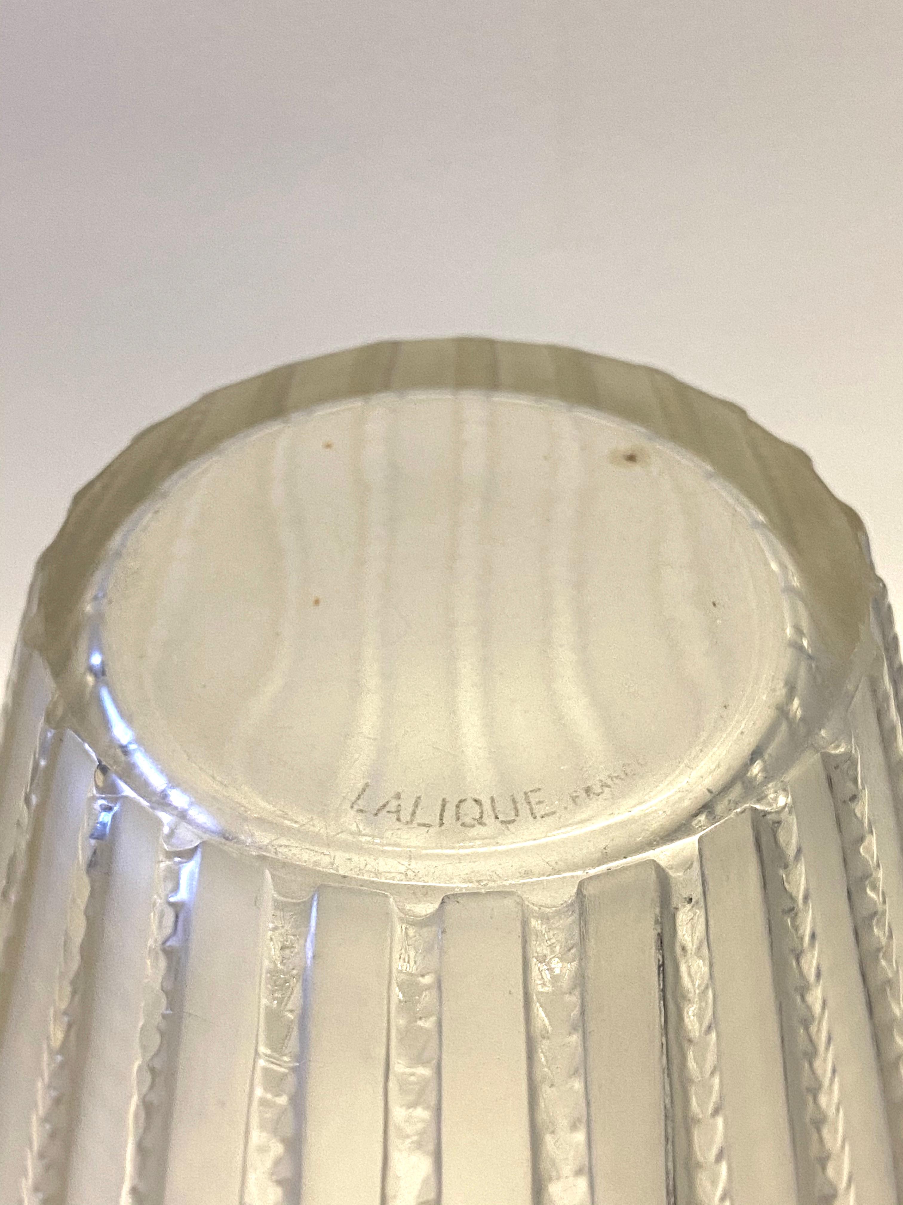 1936 René Lalique Royat Vase in Frosted Glass In Good Condition In Boulogne Billancourt, FR