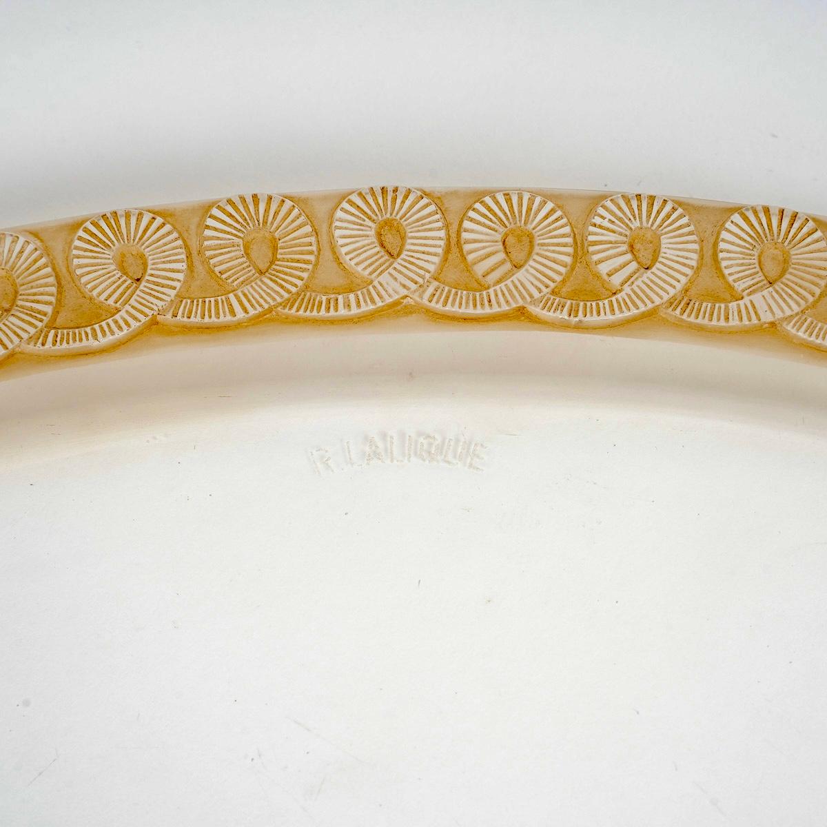 Europeo 1936 Rene Lalique, Vassoio Galon in vetro trasparente con patina seppia