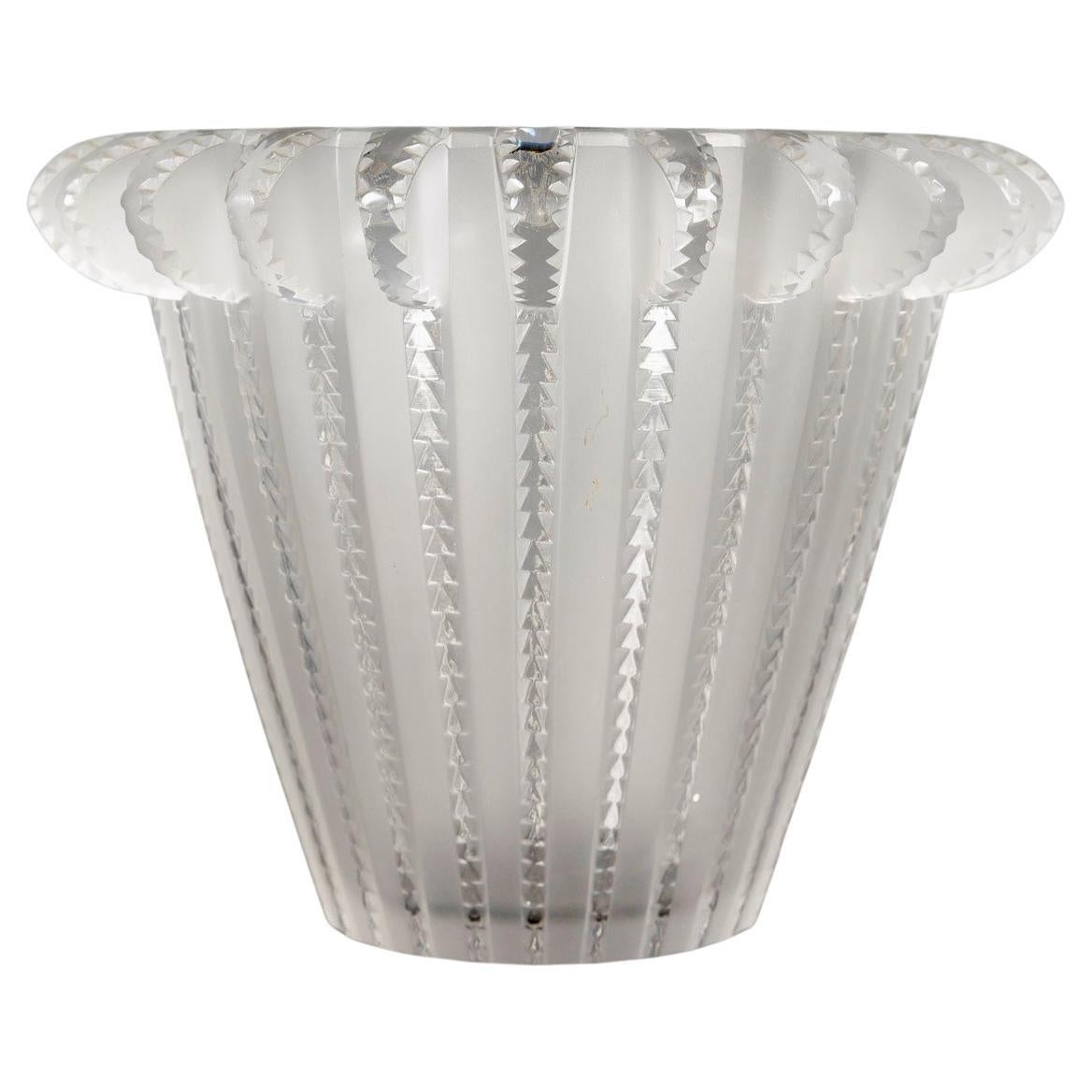 1936 René Lalique - Vase Royat Frosted Glass