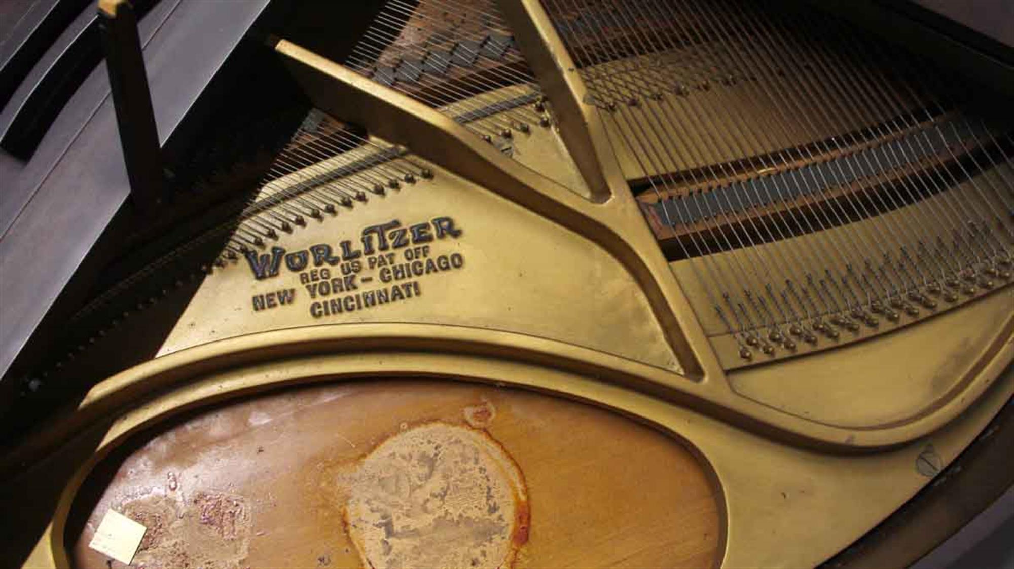 wurlitzer butterfly baby grand piano