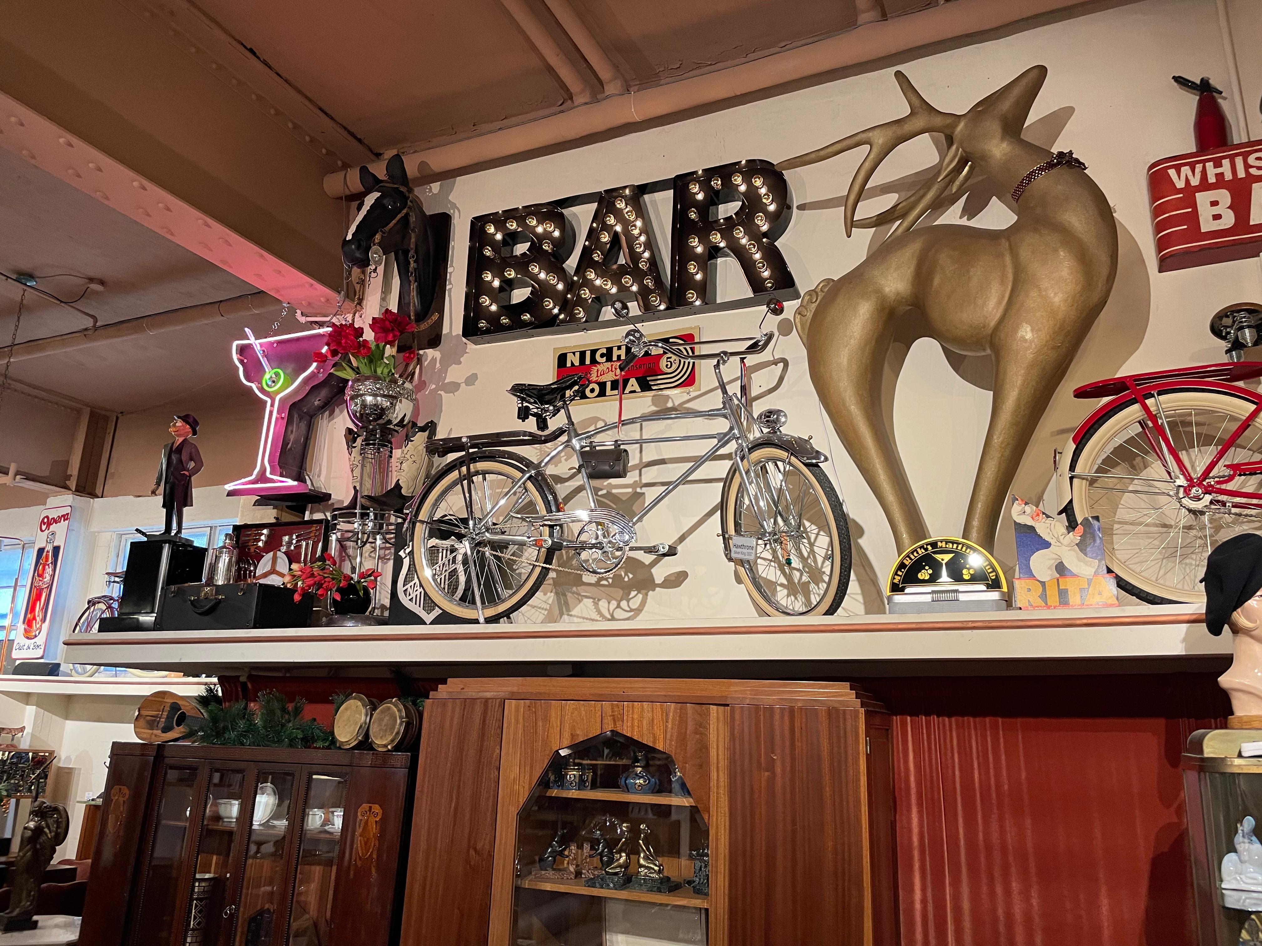 1937 Monark Silver King “Moon” Bicycle – Rare vintage 1937 Montgomery Wards Hawthorne

Incredible 1937 Monark Silver King with moon 26? Wheel Covers. A beautiful bicycle that is a work of art and always commands the center of attention in a