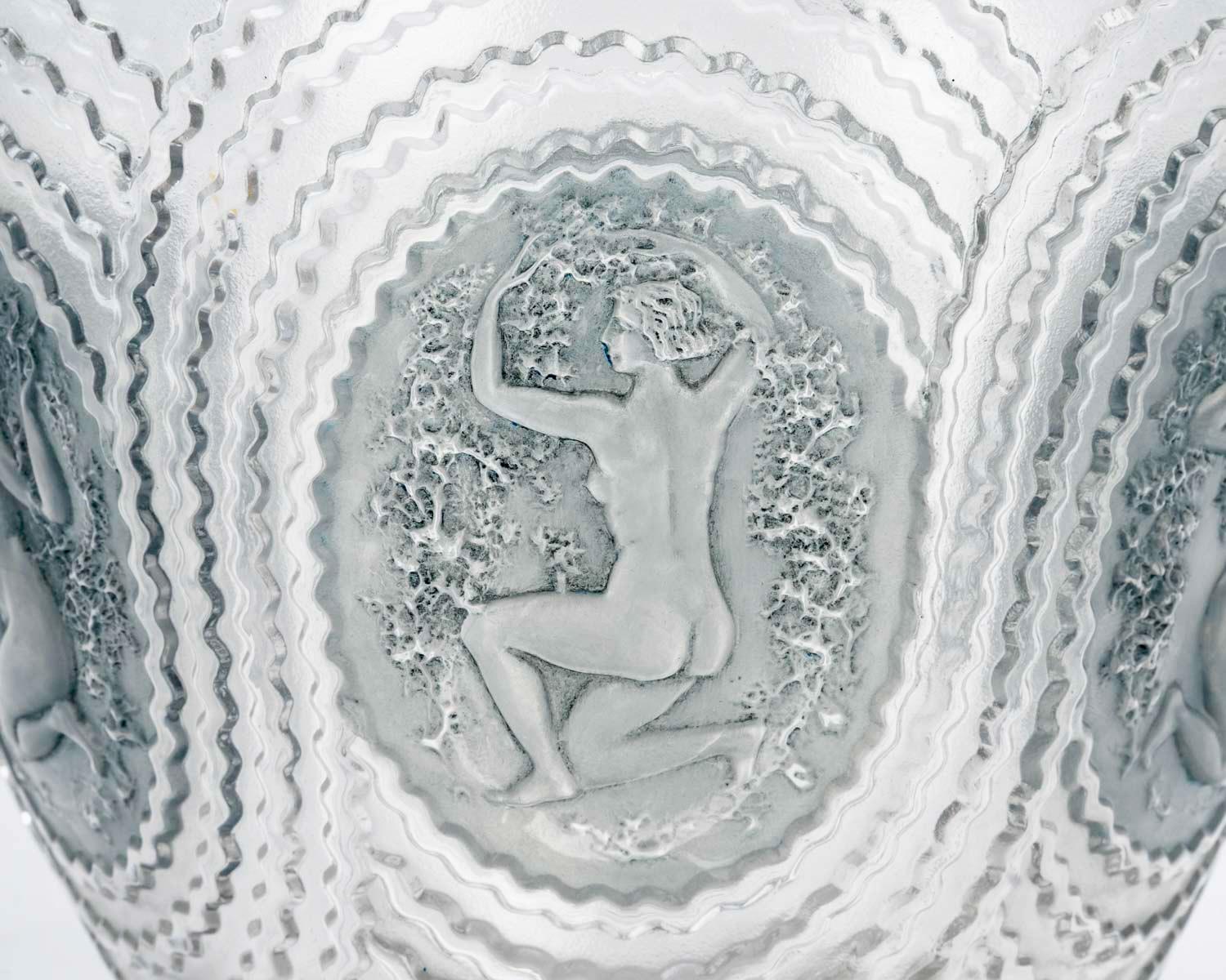 1937 René Lalique Florero de mujer Driades Vidrio con pátina azul Art Decó en venta
