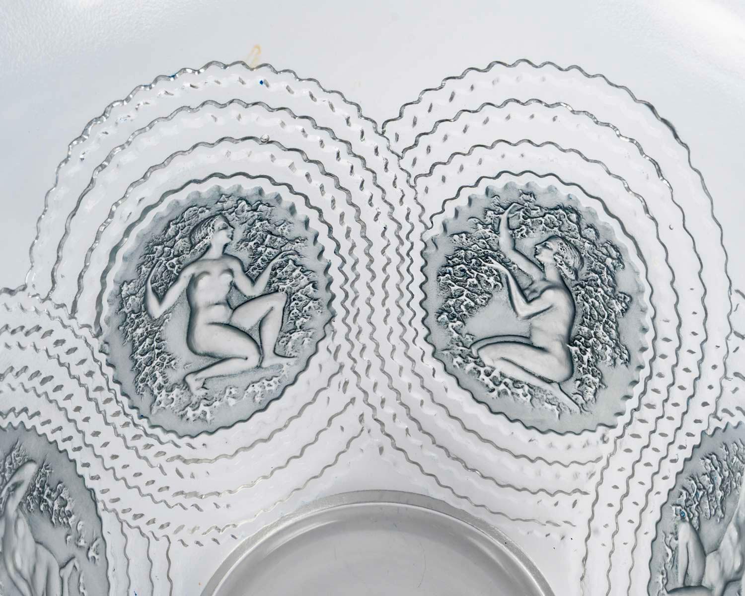 1937 René Lalique Florero de mujer Driades Vidrio con pátina azul Moldeado en venta