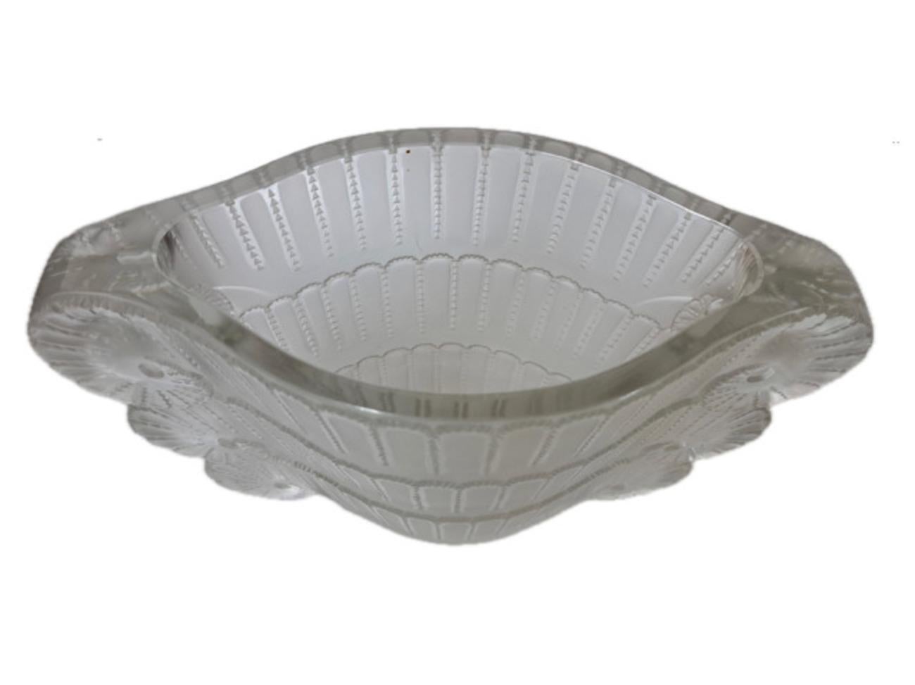 René Lalique, “Jaffa” vase in white glass, model created in 1937.
Acid signature under the base.
With background removed. 54.


Height: 19.5 cm
Length: 30 cm 

Bibliography: Félix Marcilhac, René Lalique - Catalogue Raisonné de l'Œuvre de Verre, Les