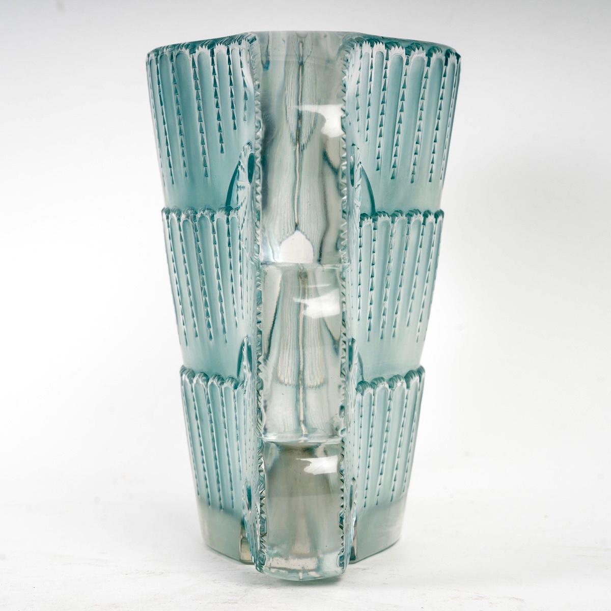 French 1937 René Lalique Jaffa Vase in Frosted Glass with Turquoise Patina For Sale