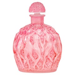 Bouteille de parfum Calendal en verre dépoli patiné rose Rene Lalique de 1937 pour Molinard