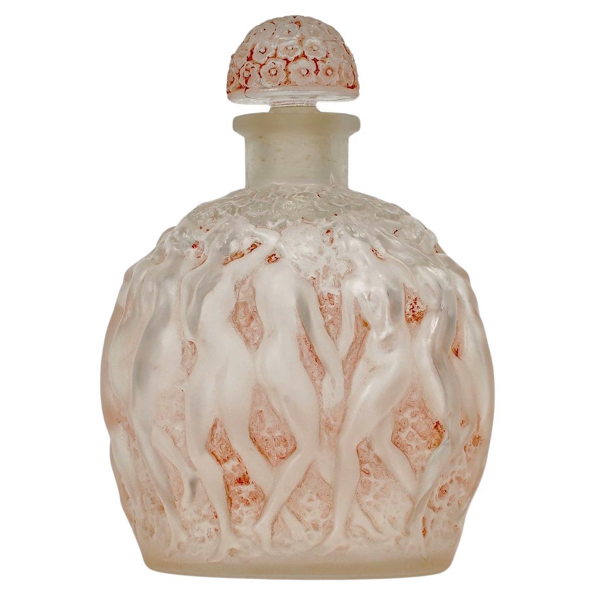 1937 Rene Lalique Parfümflasche Calendal für Molinard Französischflasche aus mattiertem Glas mit rosa Patina im Angebot