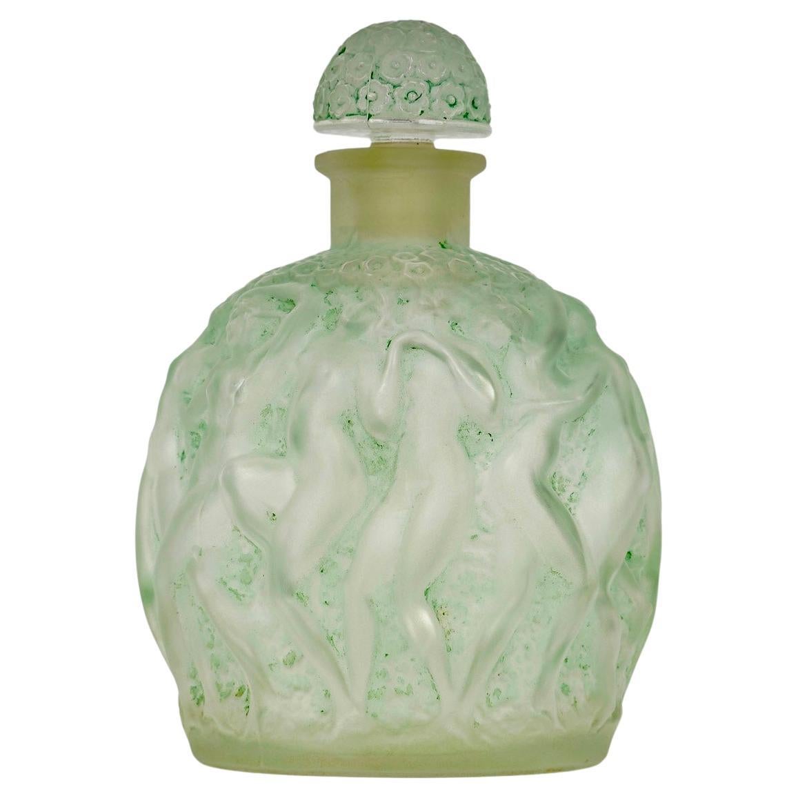 1937 Rene Lalique Parfümflasche Calendal für Molinard aus Glas mit grüner Patina