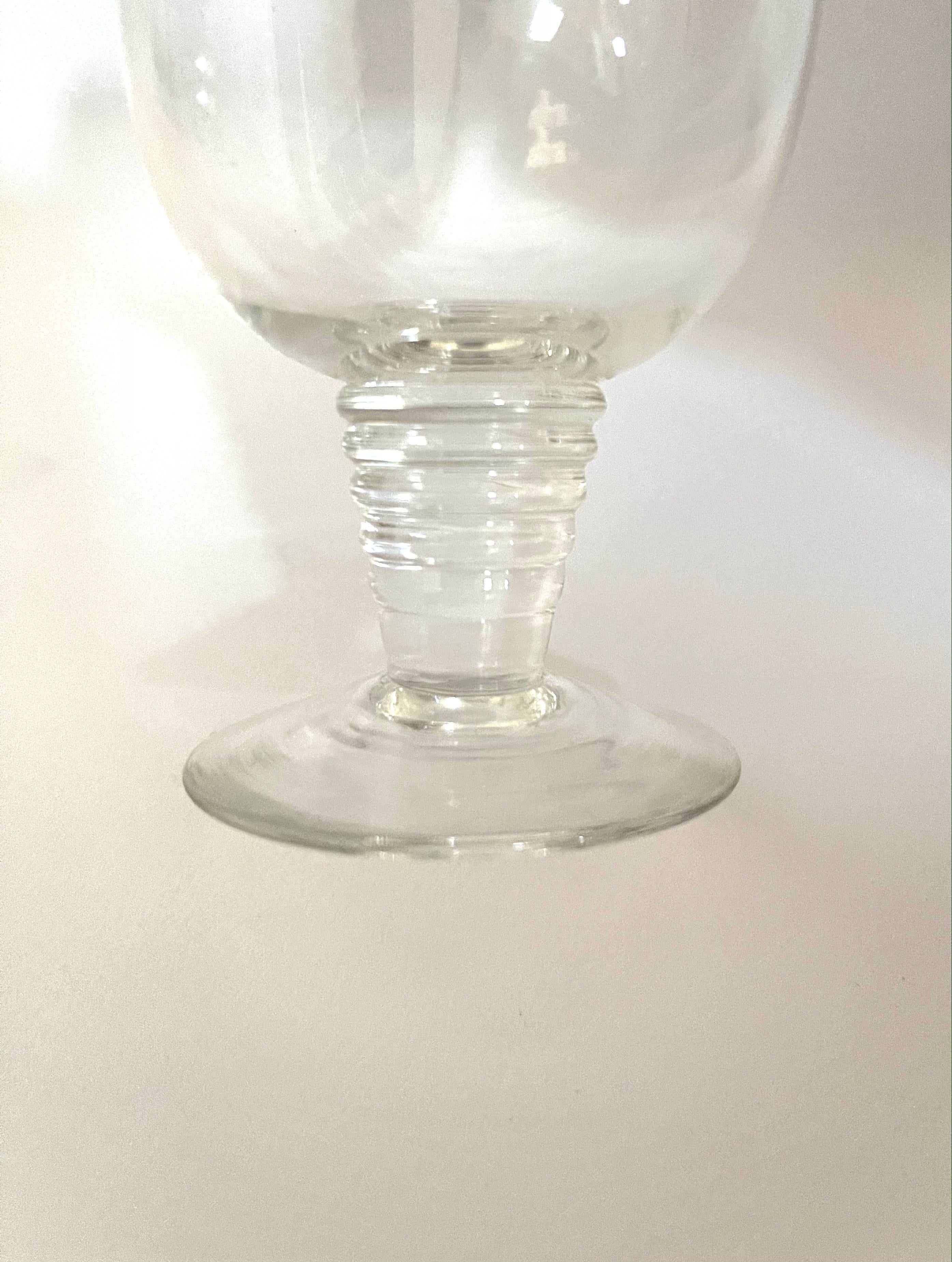 1937 René Lalique Set of 8 Wine Glasses Tonnerre In Good Condition For Sale In Boulogne Billancourt, FR
