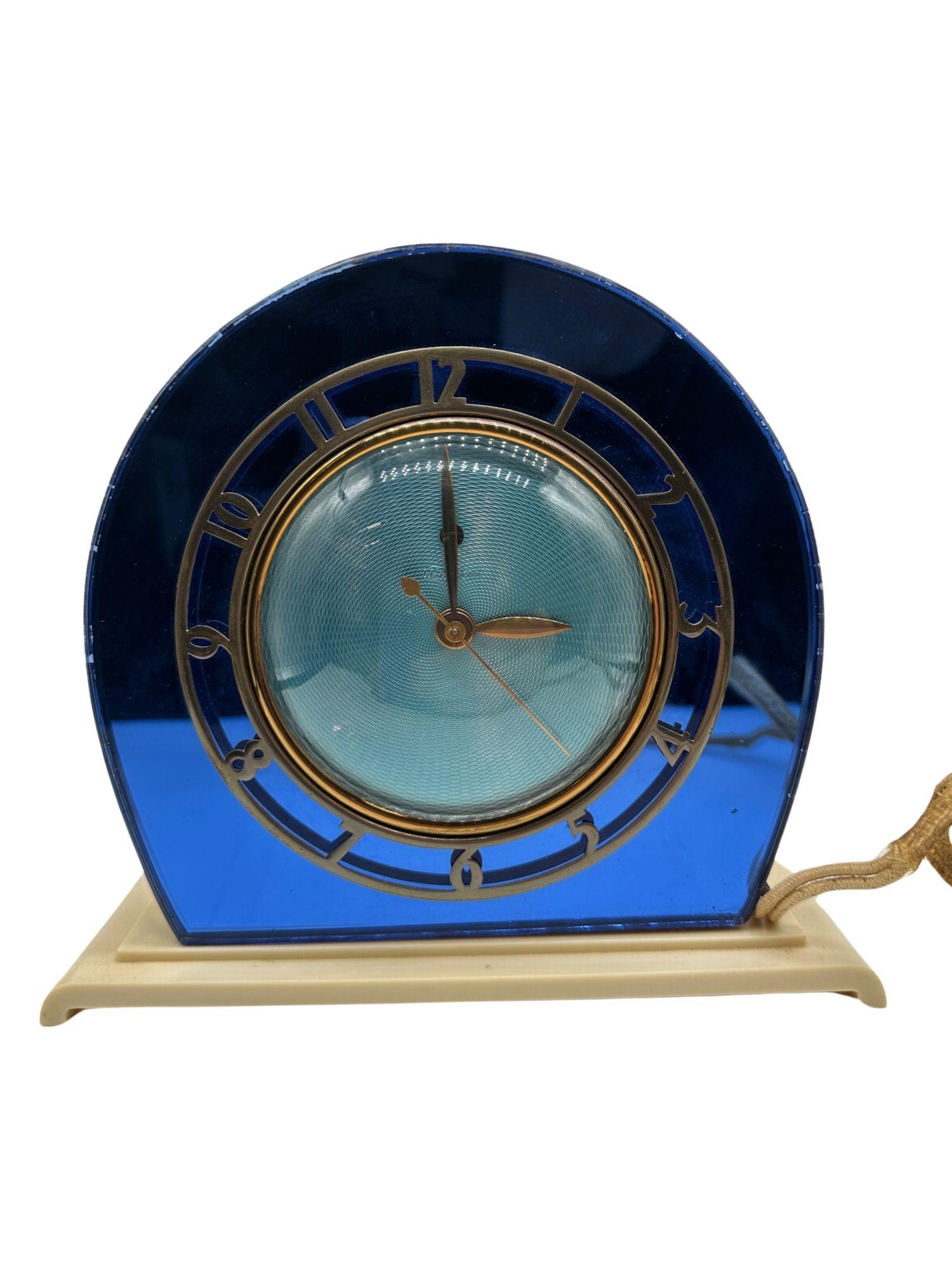 Art déco Horloge électrique du Casino Telechron Art Déco de 1937 avec miroir bleu cobalt en vente
