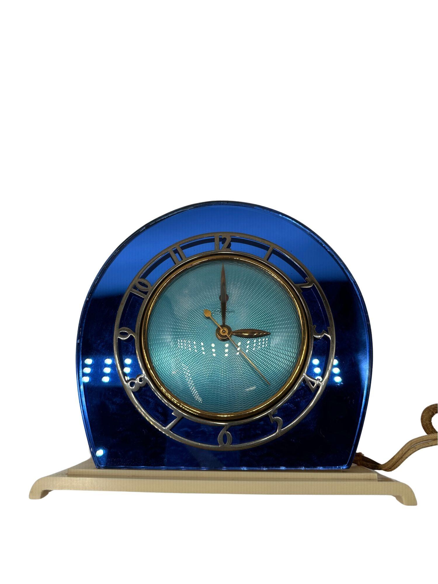 Horloge électrique du Casino Telechron Art Déco de 1937 avec miroir bleu cobalt Excellent état - En vente à Van Nuys, CA