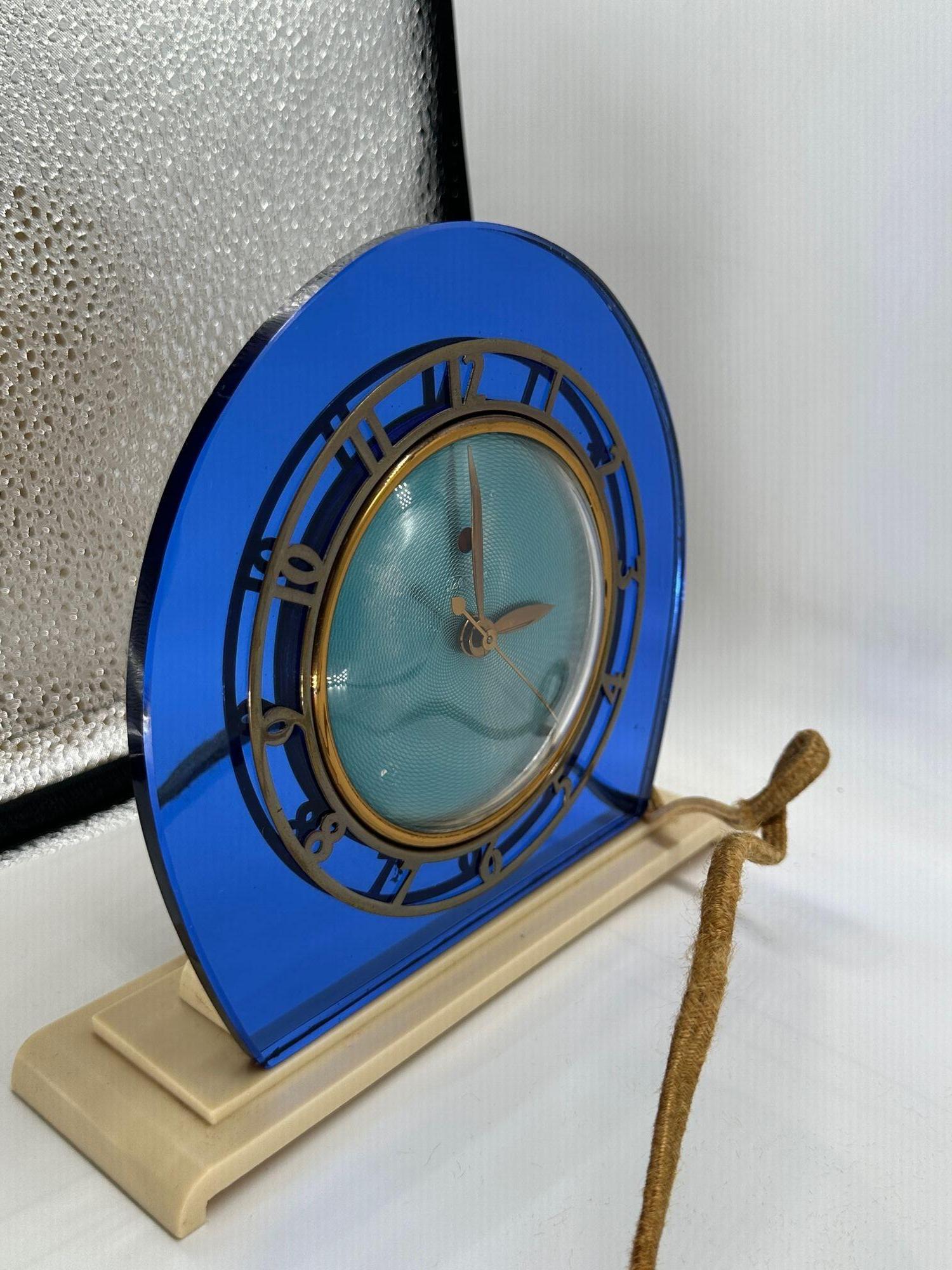 Verre Horloge électrique du Casino Telechron Art Déco de 1937 avec miroir bleu cobalt en vente