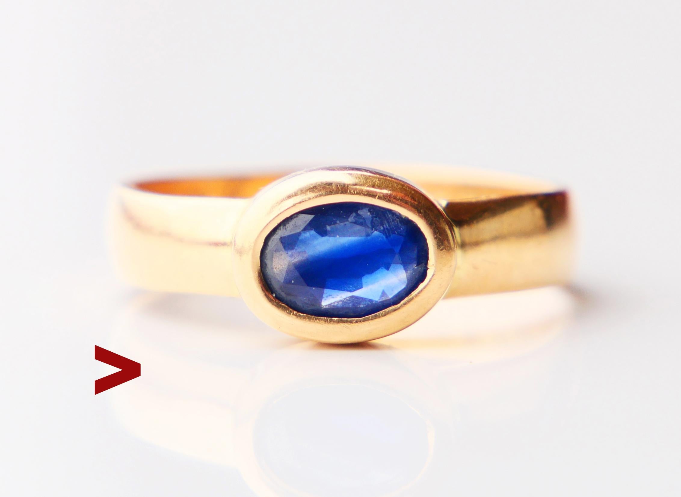 Ring for every day of unisex type in solid 18K Yellow Gold decorated with spectacular natural Blue Sapphire of Blue medium depth color, oval diamond cut 8 mm x 6 mm x 2.2 mm / ca. 1.55 ct. Stone demonstrates internal structure typical for natural