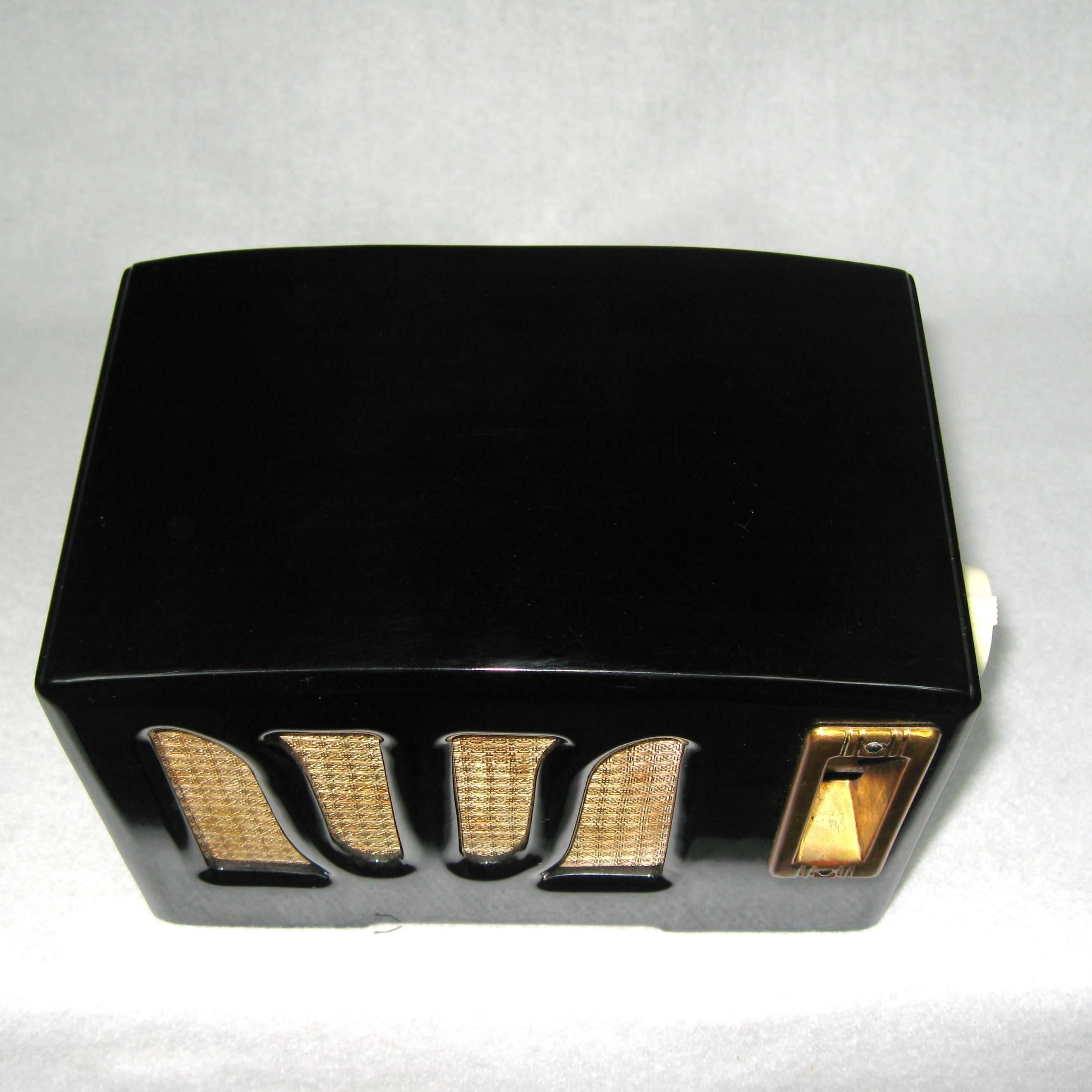 This is an original 1930s black with white Knobs RCA RC-350 