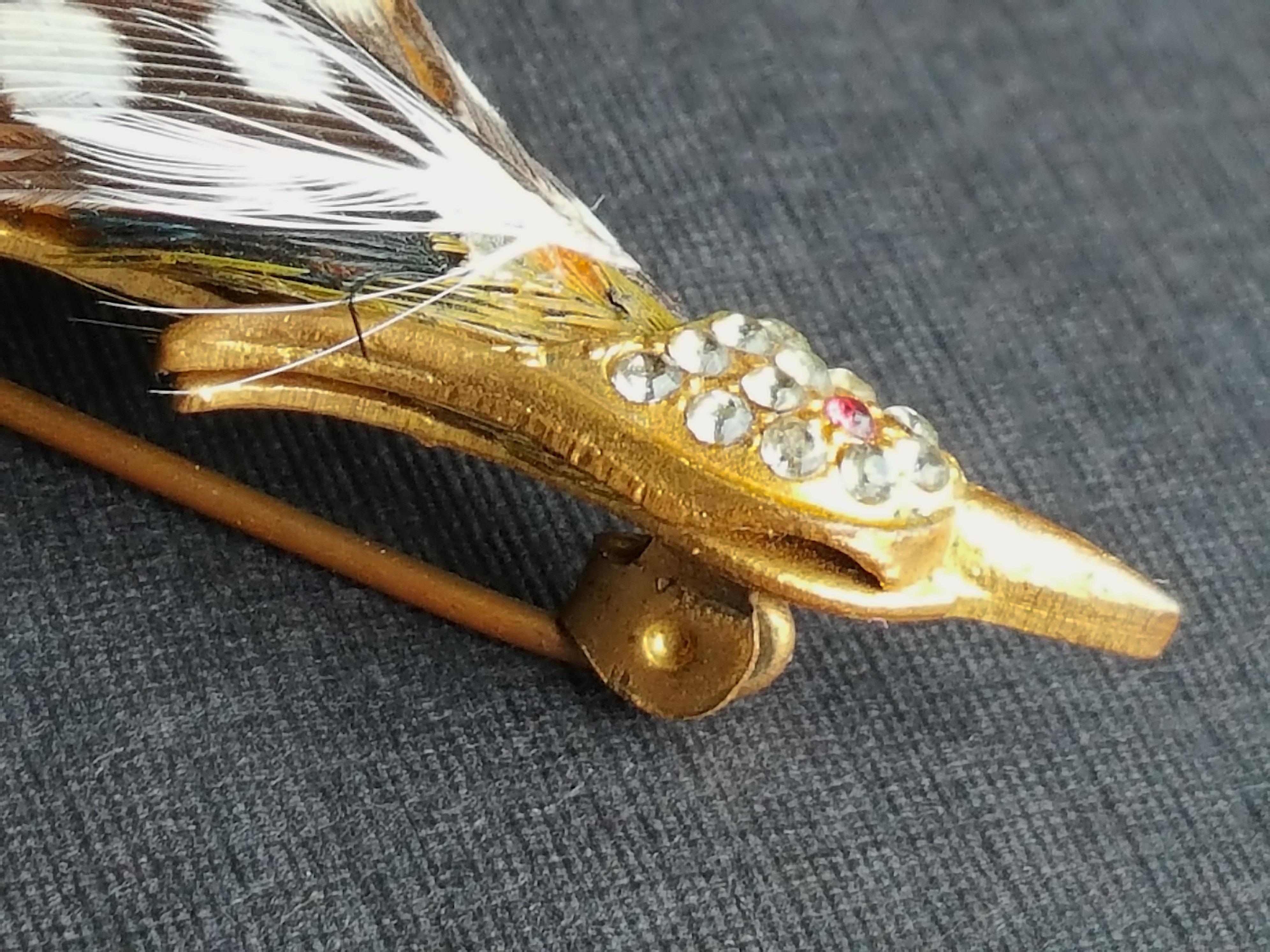 1938 ElsaSchiaparelli CouturePagan DeposeFrance FeatherCrystalGold Bird Brooch In Good Condition For Sale In Chicago, IL