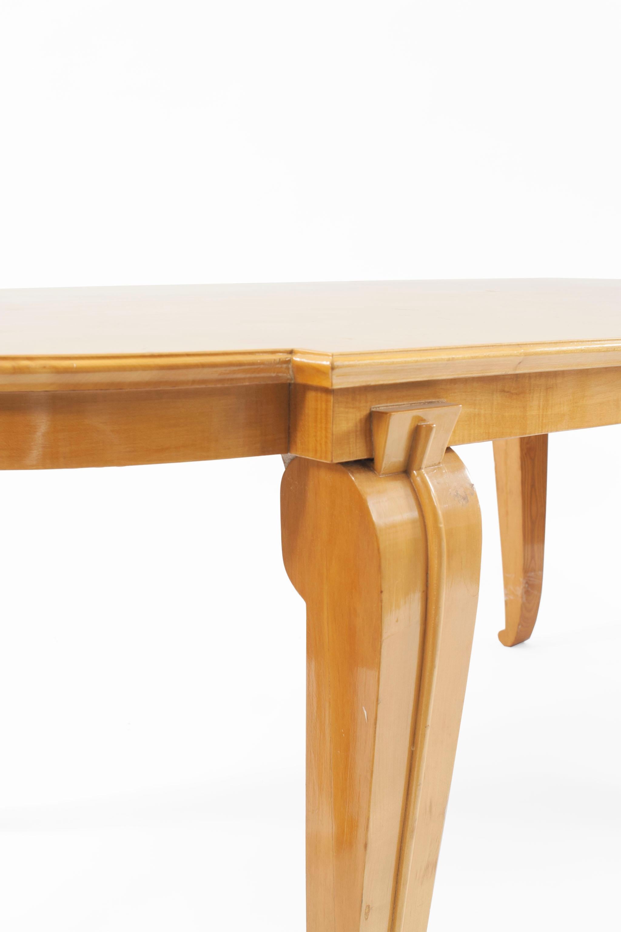 Mid-Century Modern Table à manger française André Arbus en sycomore du milieu du siècle dernier en vente