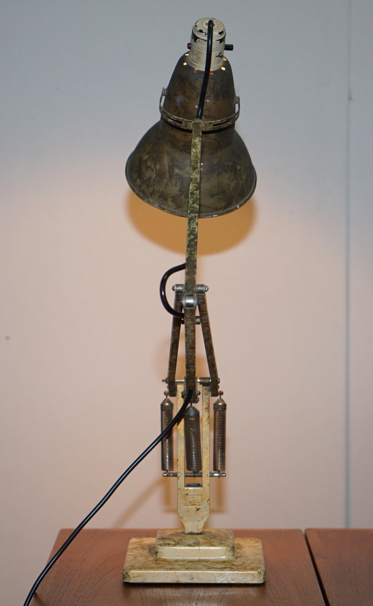 1938 Herbert Terry Modelo 1227 Lámpara de mesa articulada Anglepoise Pintura jaspeada en venta 5