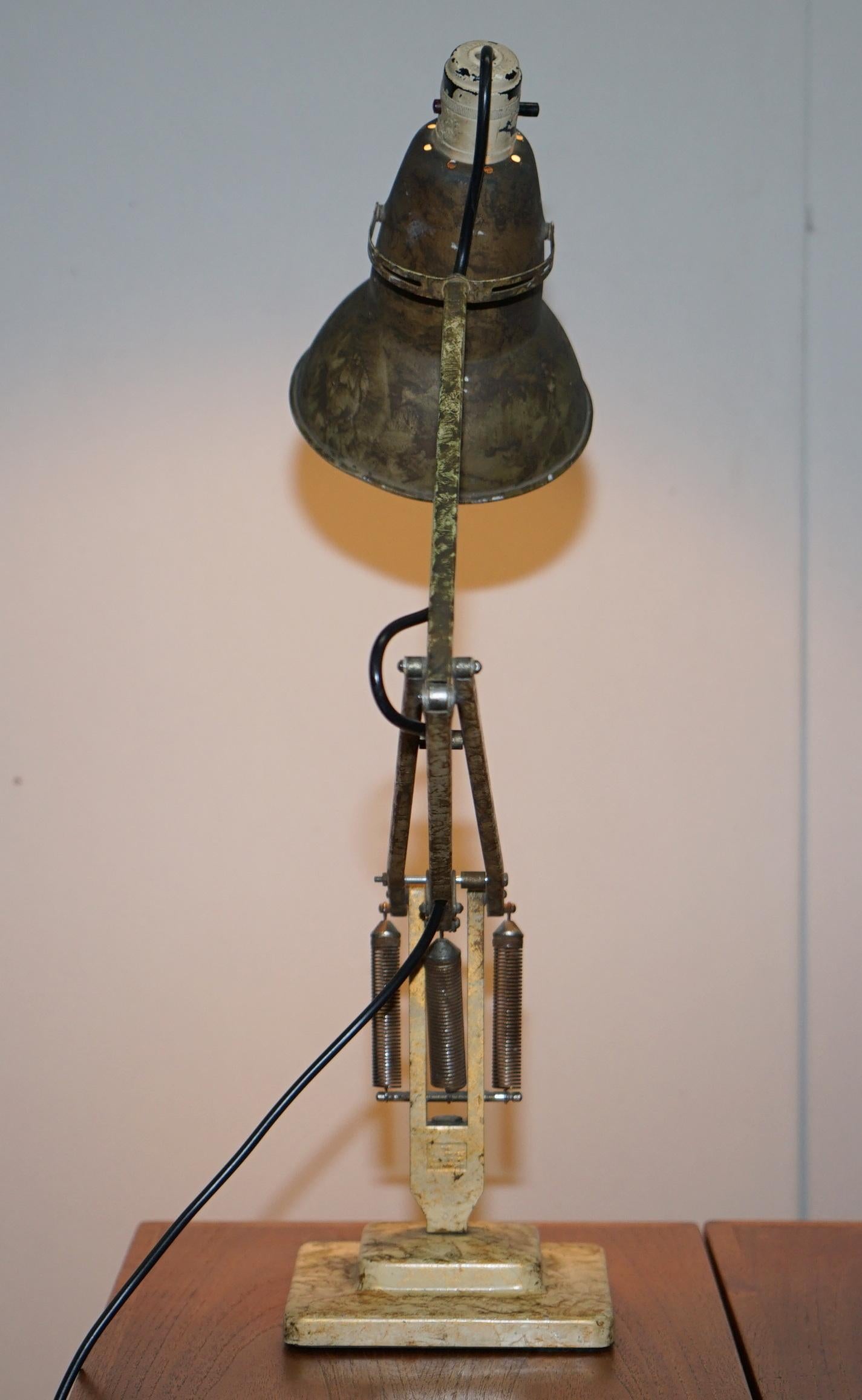 Lampe de bureau articulée Herbert Terry modèle 1227 Anglepoise peinte en marbre, 1938 en vente 5