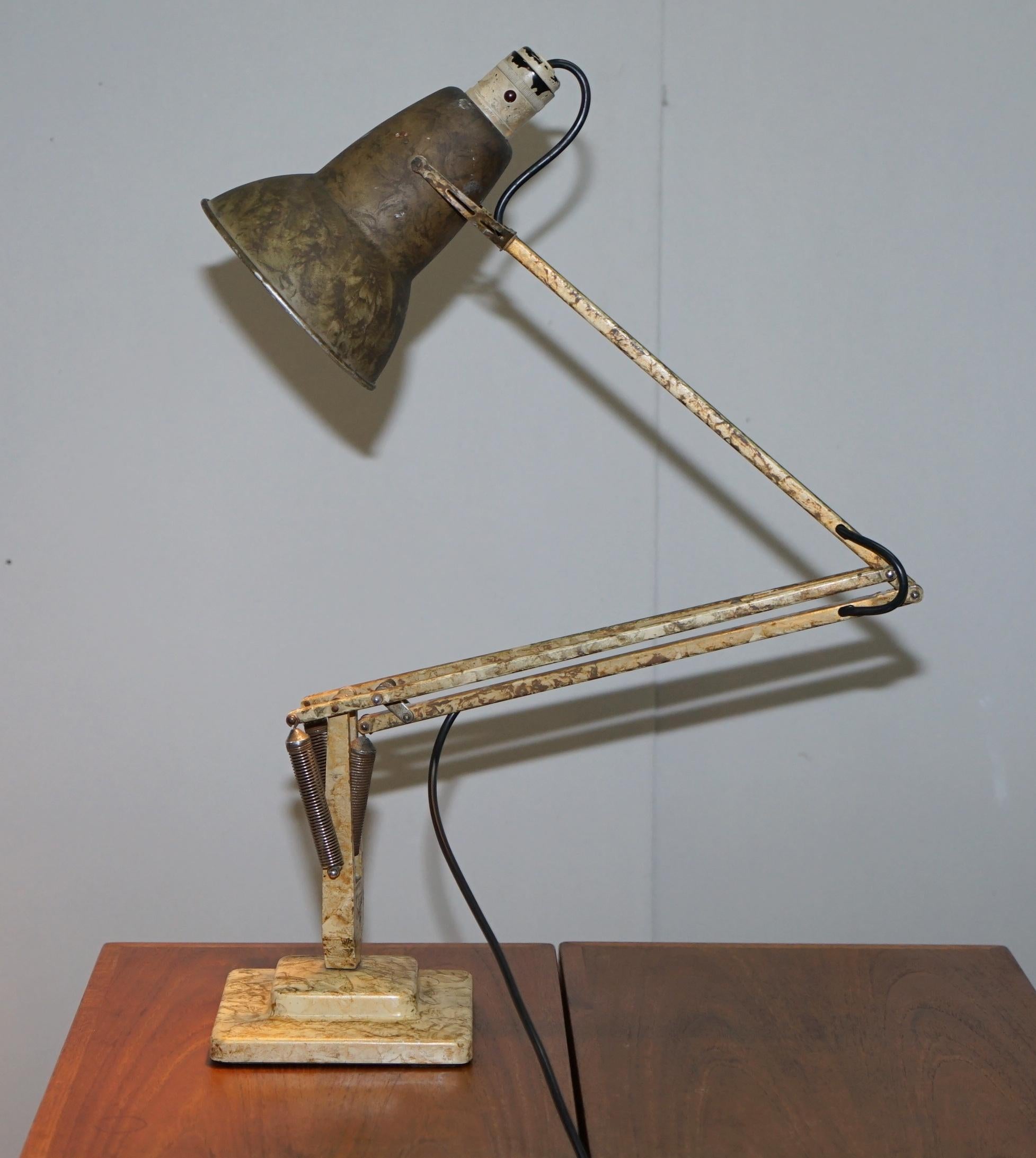 1938 Herbert Terry Model 1227 Anglepoise Articulated Table Lamp Marbled Paint For Sale 5