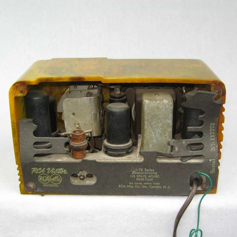 Mid-20th Century 1938, RCA Little Nipper Green and White Catalin Bakelite Tube Radio For Sale
