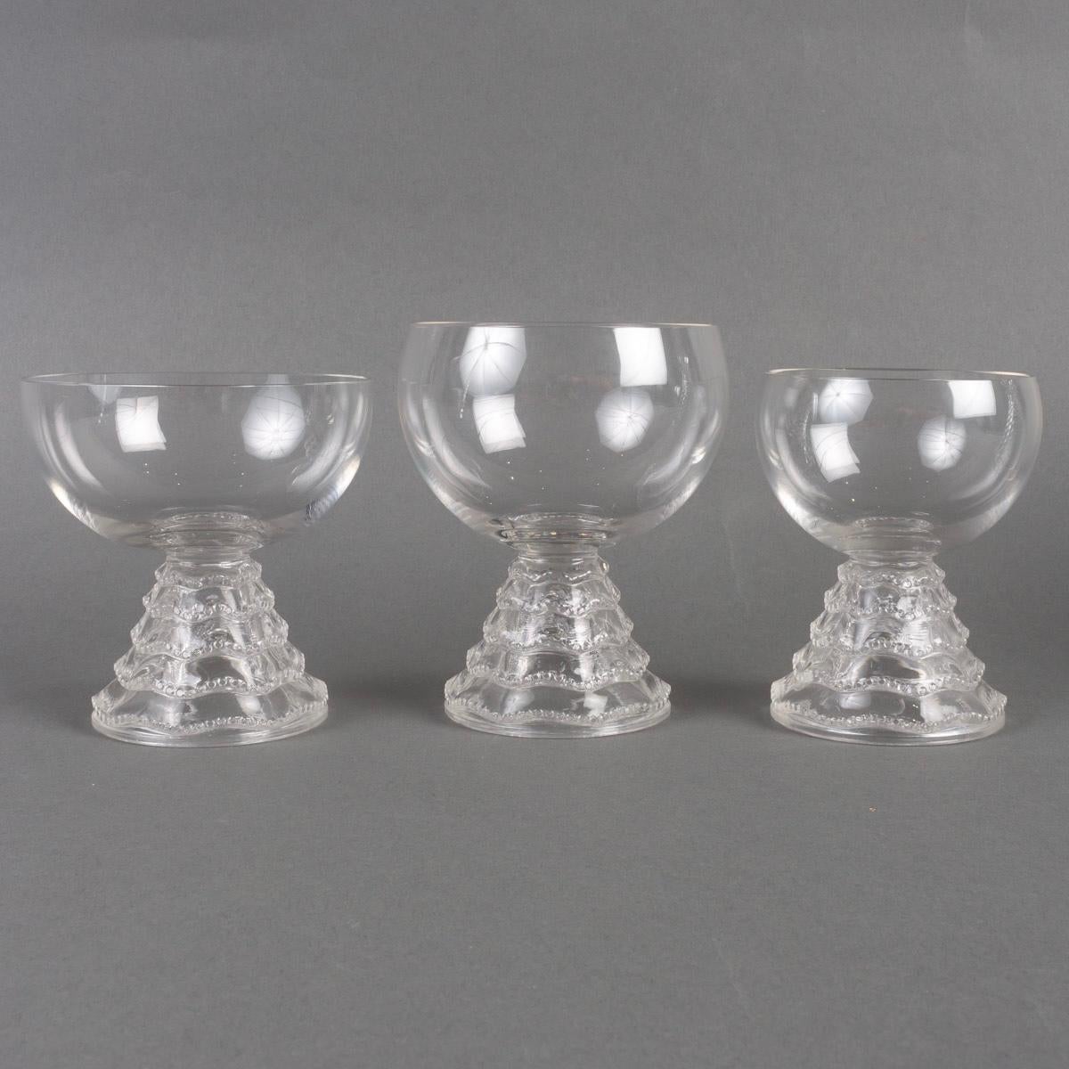 Set of tablewares glasses and decanter 