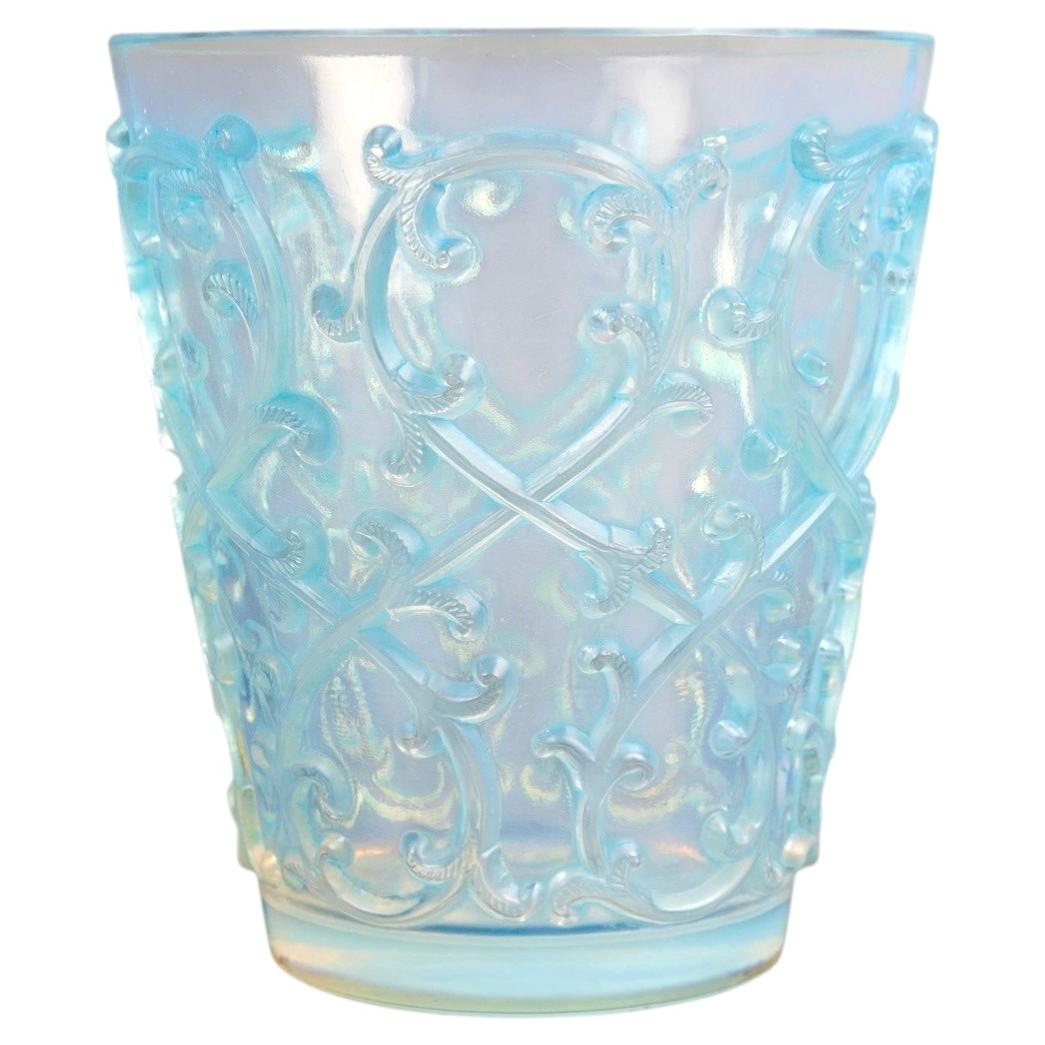 1938 René Lalique - Vase Art Deco Sarments Opaleszierendes Glas mit blauer Patina im Angebot