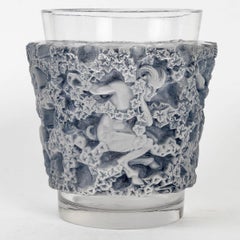 1938 René Lalique Vase Bacchus Verre dépoli à patine bleue