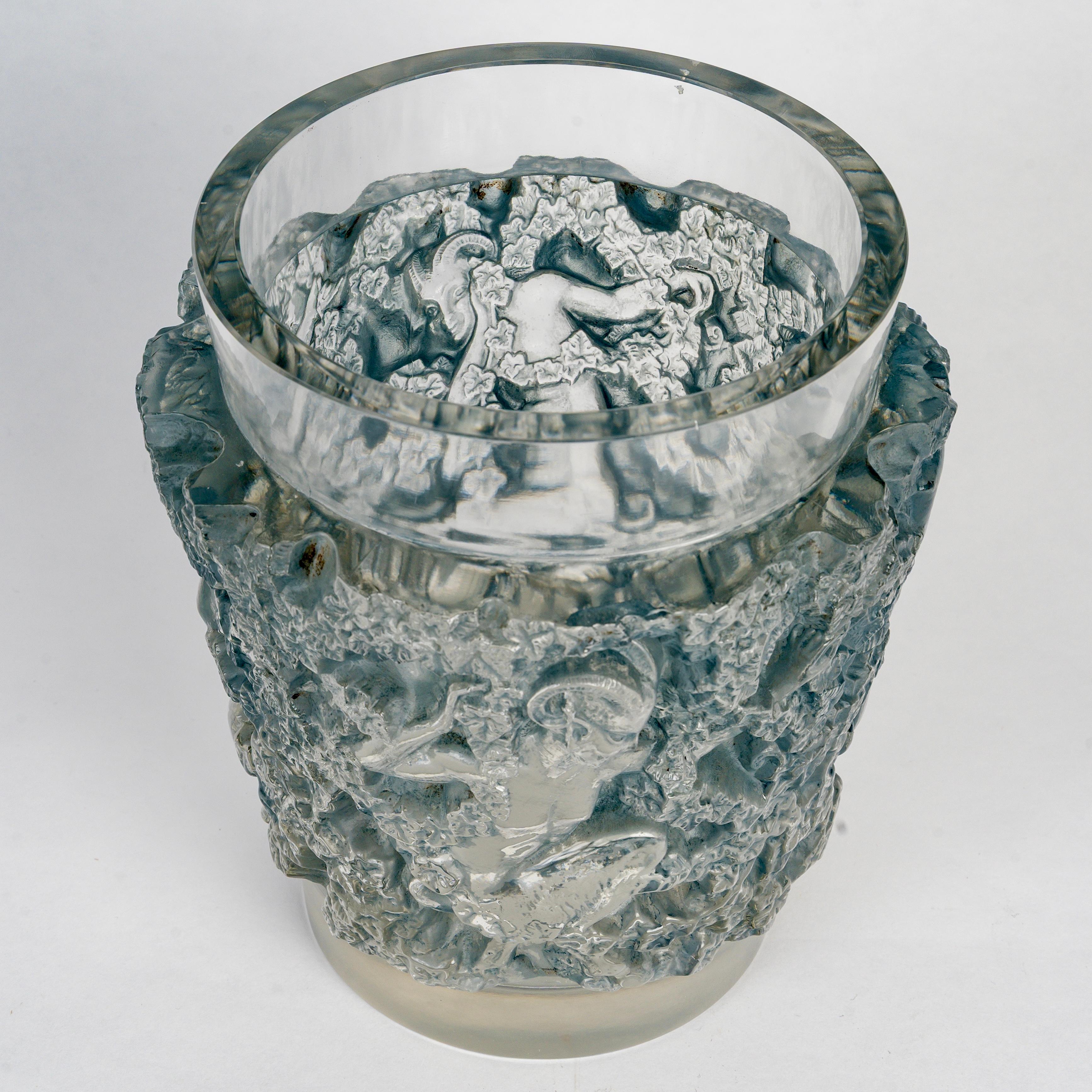 1938 Jarrón René Lalique Baco de cristal con pátina azul Art Decó en venta