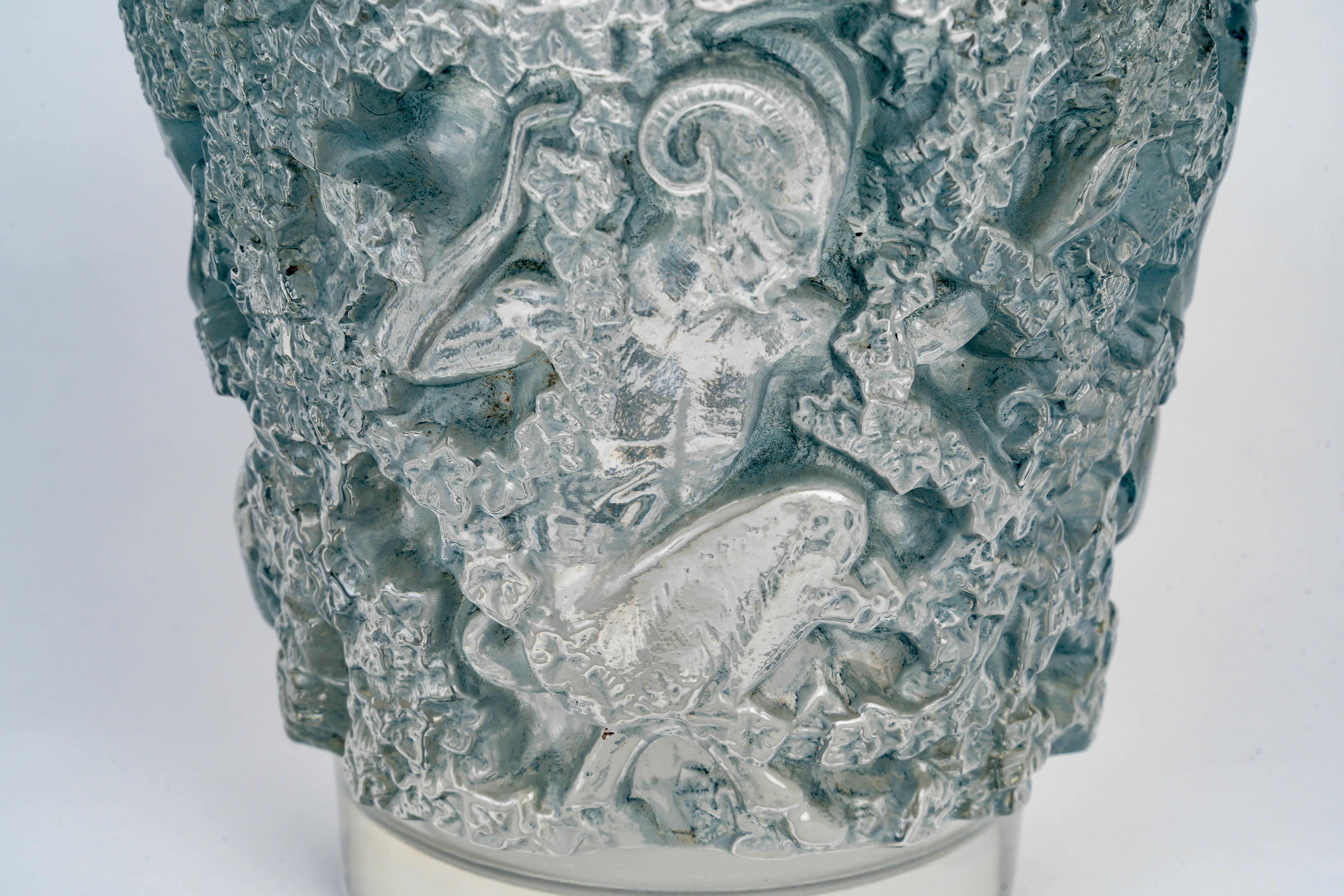 1938 Jarrón René Lalique Baco de cristal con pátina azul Vidrio soplado en venta