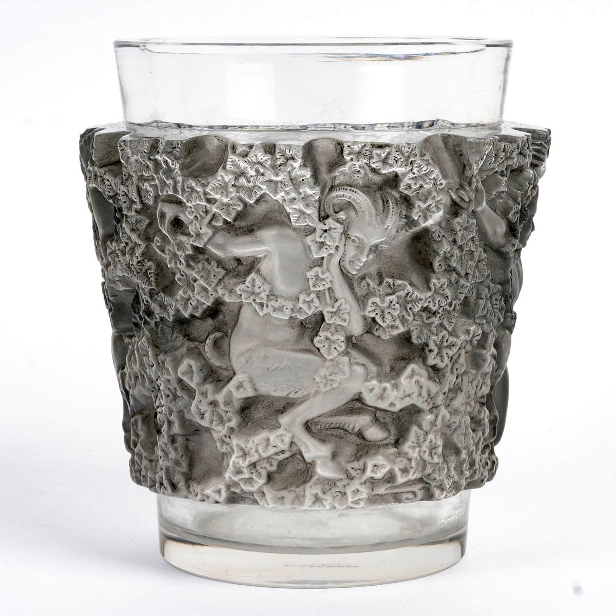 1938 Jarrón René Lalique Baco de cristal con pátina gris Francés en venta